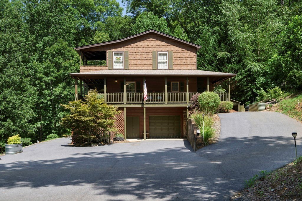 Hiawassee, Georgia, 30546, United States, 2 Bedrooms Bedrooms, ,3 BathroomsBathrooms,Residential,For Sale,1920293
