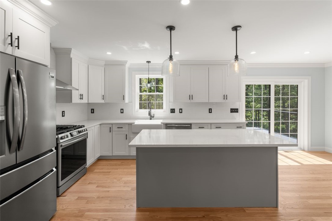 Cumberland, Rhode Island, 02864, United States, 3 Bedrooms Bedrooms, ,3 BathroomsBathrooms,Residential,For Sale,1991986