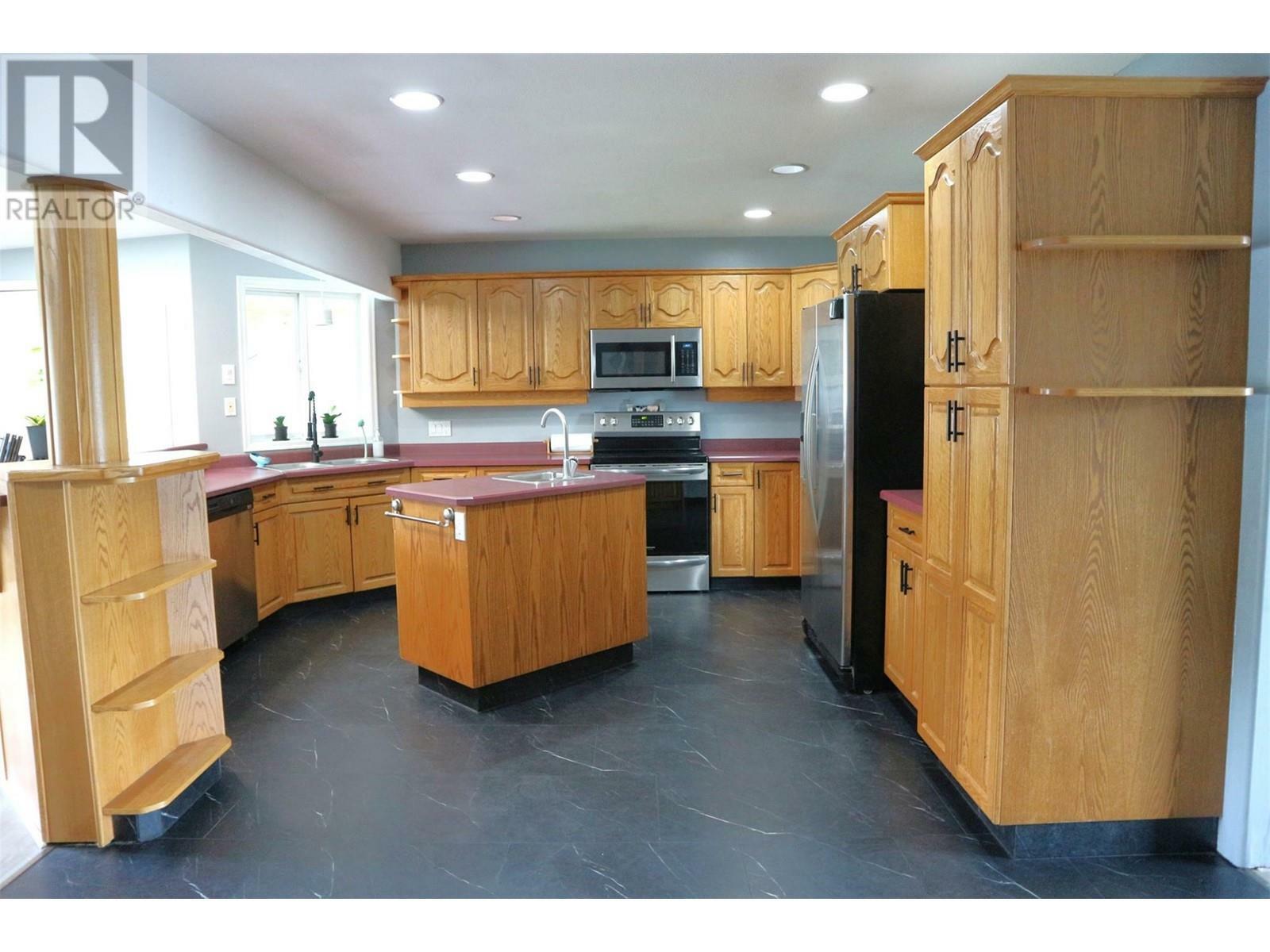 SICAMOUS, British Columbia, V0E 2V1, CA, 5 Bedrooms Bedrooms, ,2 BathroomsBathrooms,Residential,For Sale,1838674