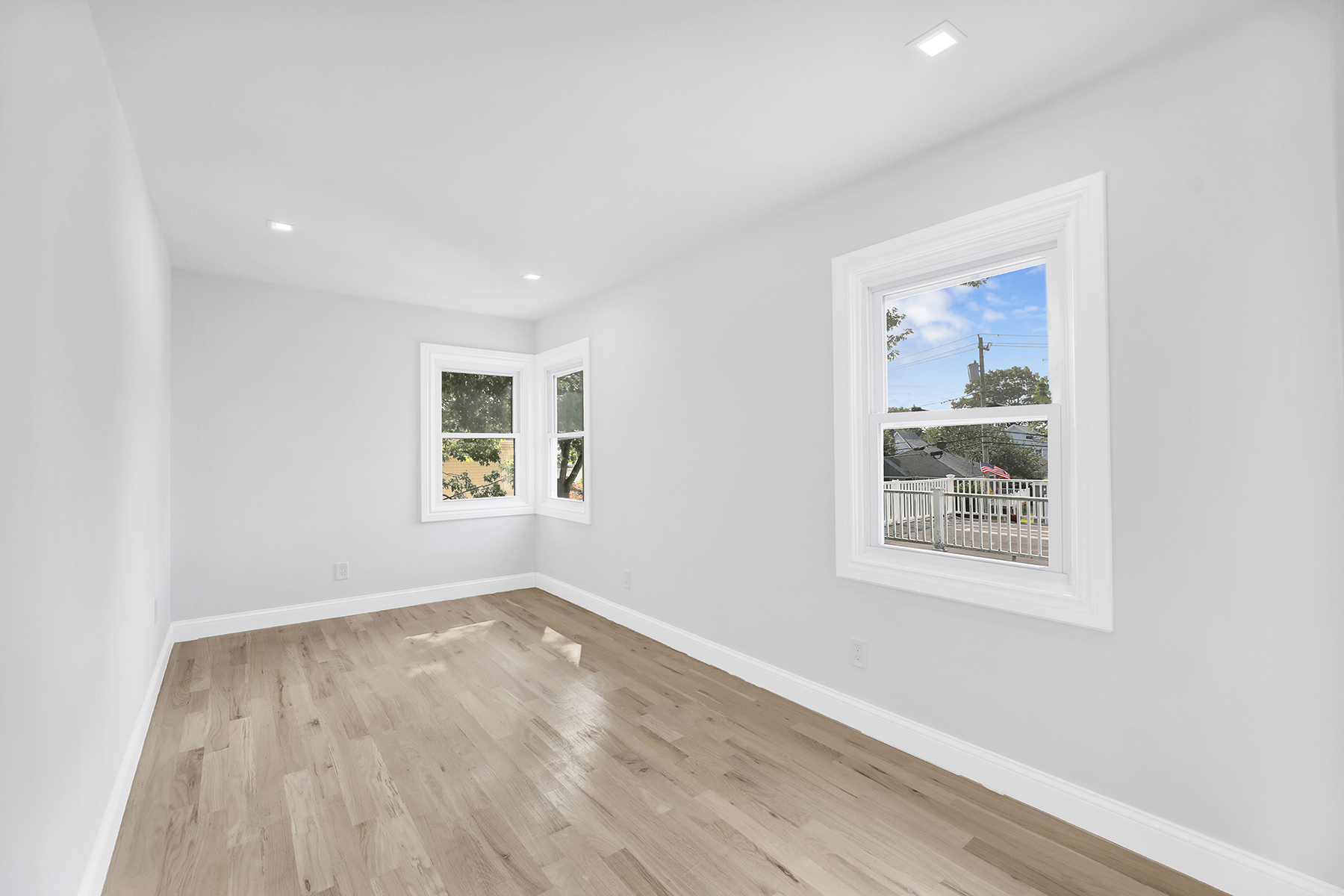 Oceanside, New York, 11572, United States, 5 Bedrooms Bedrooms, ,3 BathroomsBathrooms,Residential,For Sale,1914667
