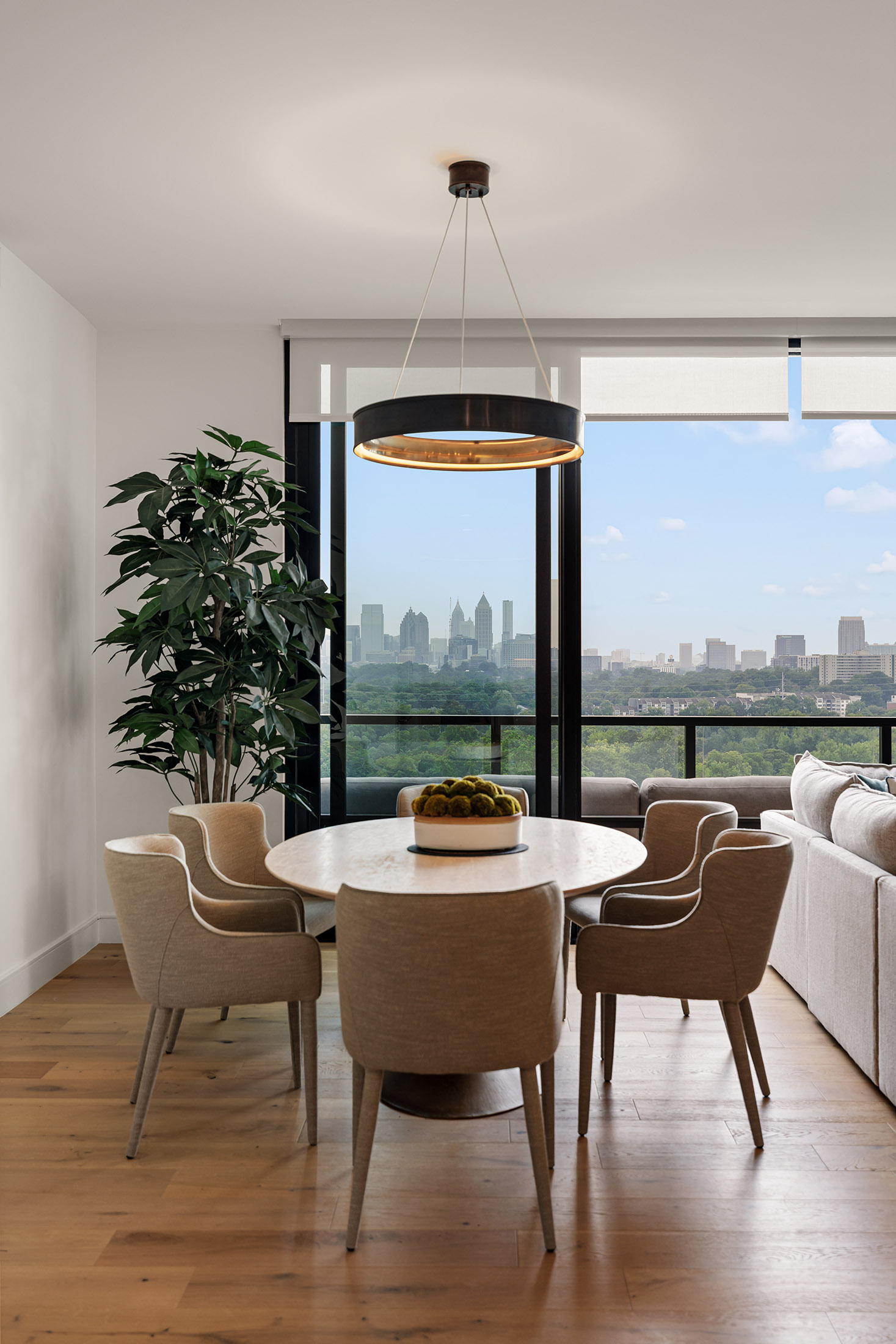  Elevated Design and Sweeping Skyline Views at The Dillon - 物件實景