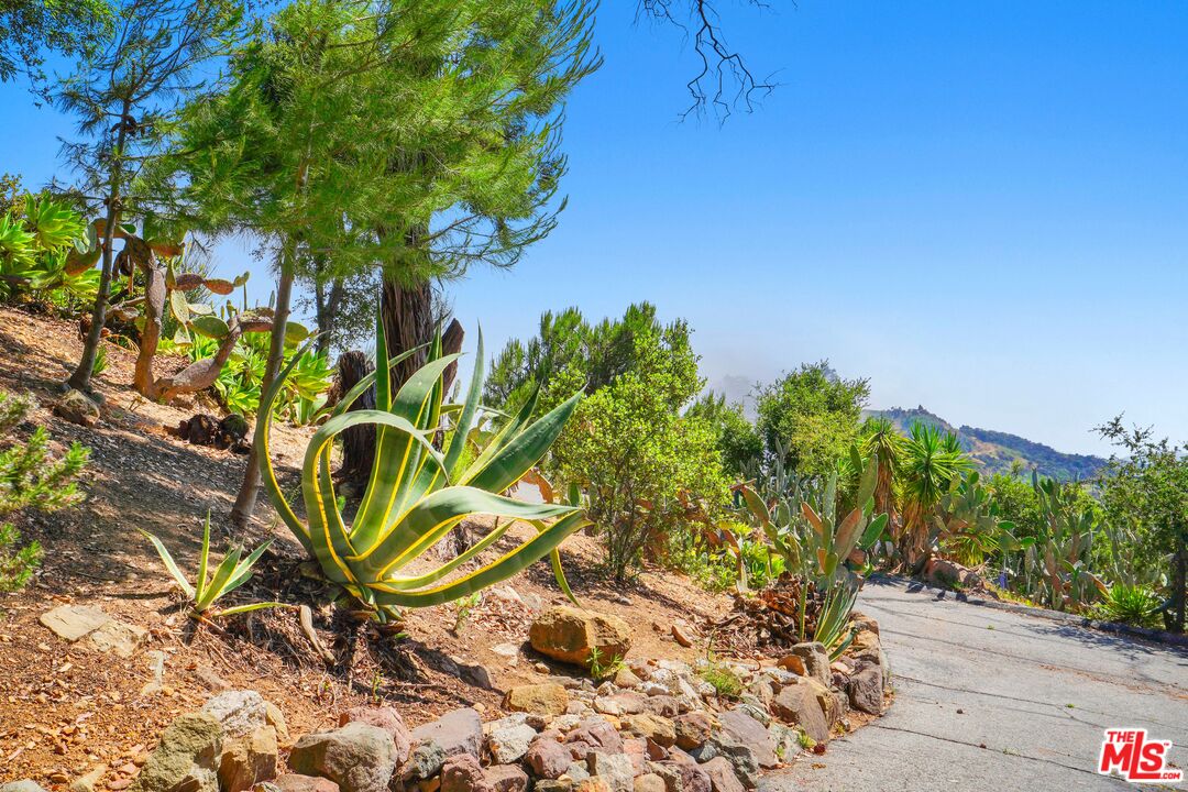 Malibu, California, 90265, United States, 3 Bedrooms Bedrooms, ,3 BathroomsBathrooms,Residential,For Sale,1859463