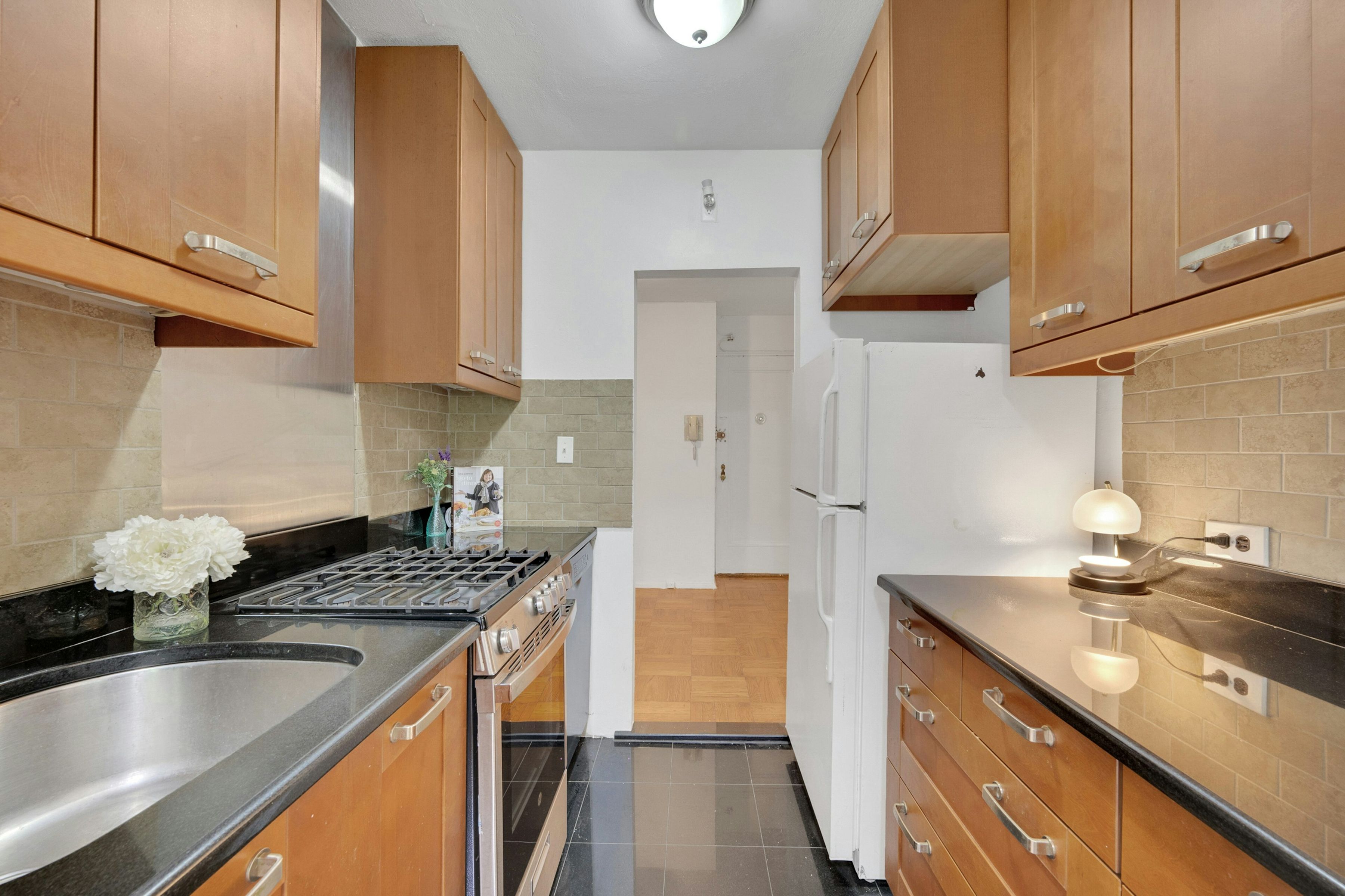 735 Kappock Street - 物件實景
