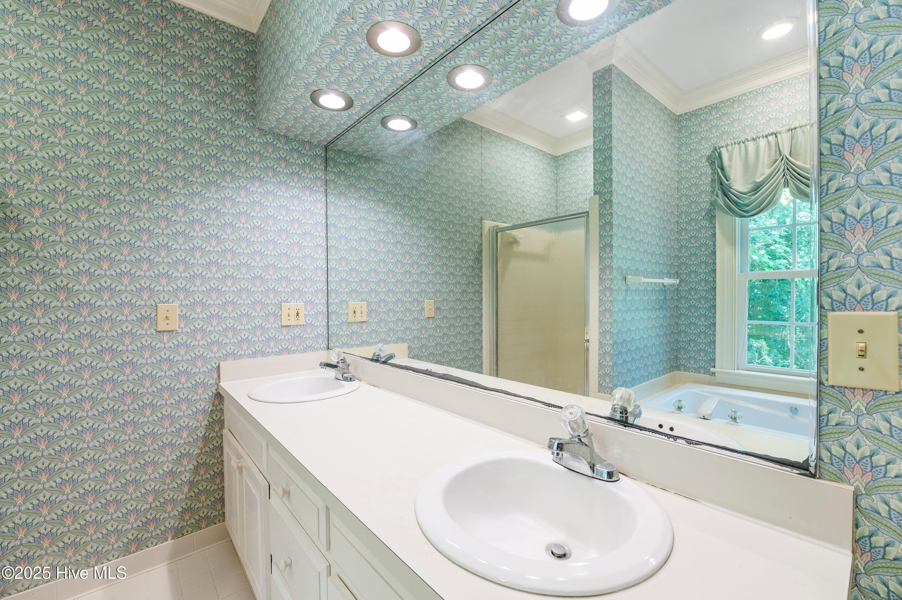 Wilmington, North Carolina, 28409, United States, 3 Bedrooms Bedrooms, ,4 BathroomsBathrooms,Residential,For Sale,1942177