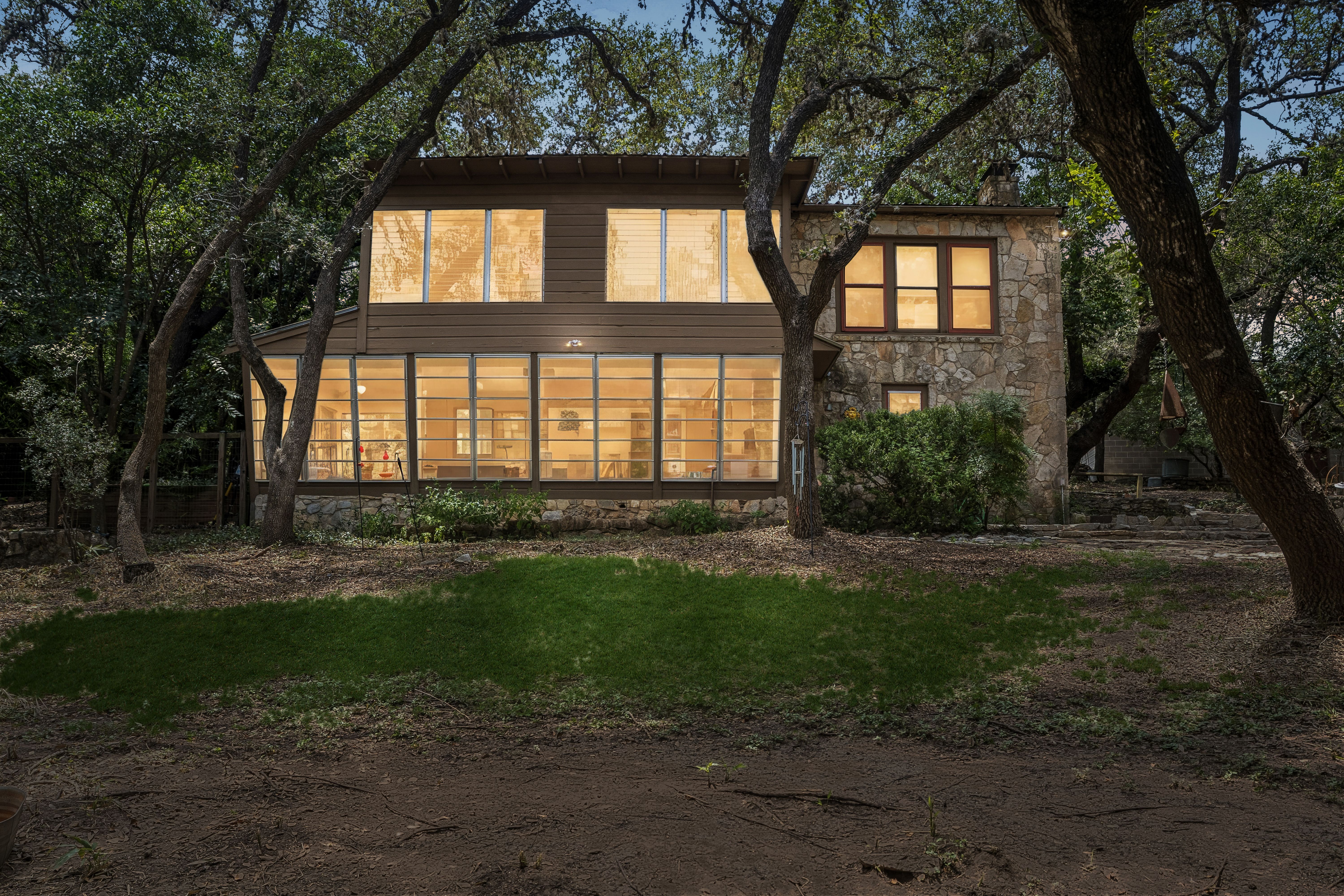  Spanish-Style Historic Woodland Retreat in Helotes - 物件實景
