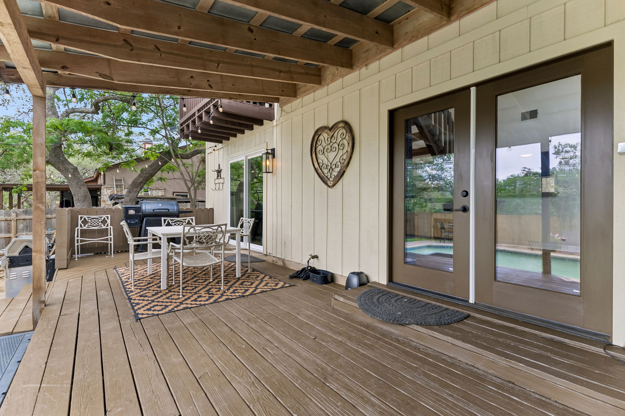  Oak-Canopied Retreat with Pool and Media Room - 物件實景