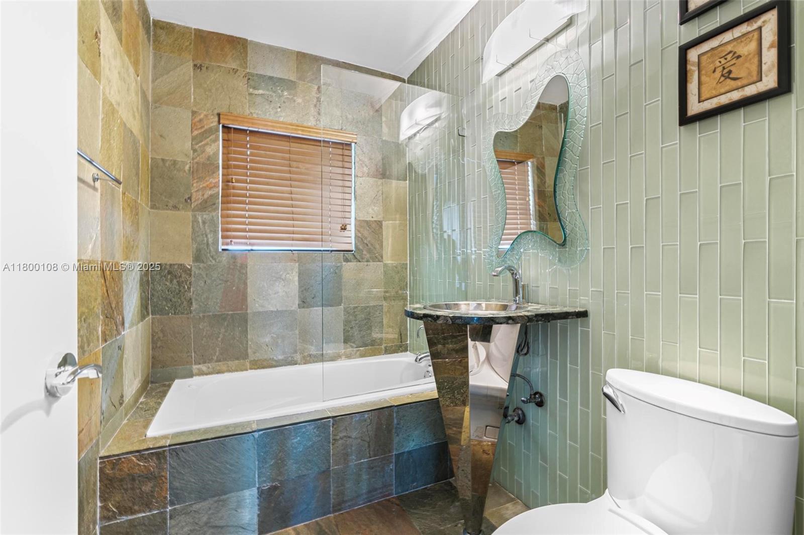 North Miami, Florida, 33181, United States, 5 Bedrooms Bedrooms, ,5 BathroomsBathrooms,Residential,For Sale,1804760