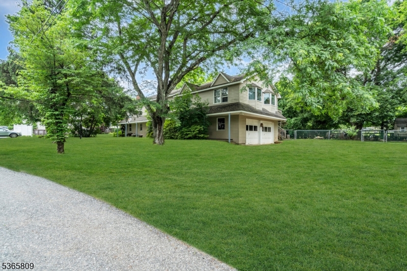 Franklin Twp., New Jersey, 07882, United States, 4 Bedrooms Bedrooms, ,3 BathroomsBathrooms,Residential,For Sale,1957120