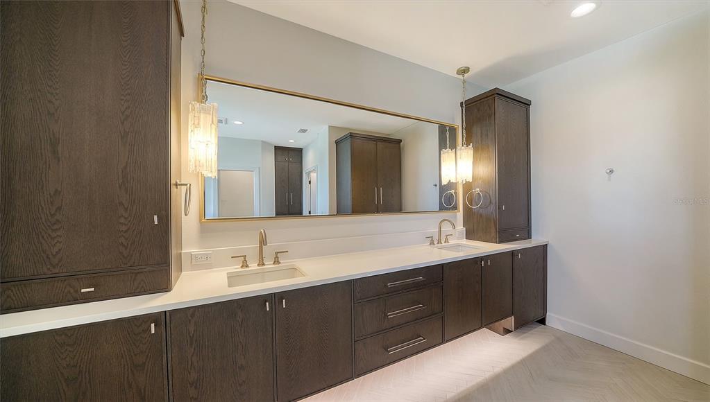 Longboat Key, Florida, 34228, United States, 4 Bedrooms Bedrooms, ,4 BathroomsBathrooms,Residential,For Sale,1751761