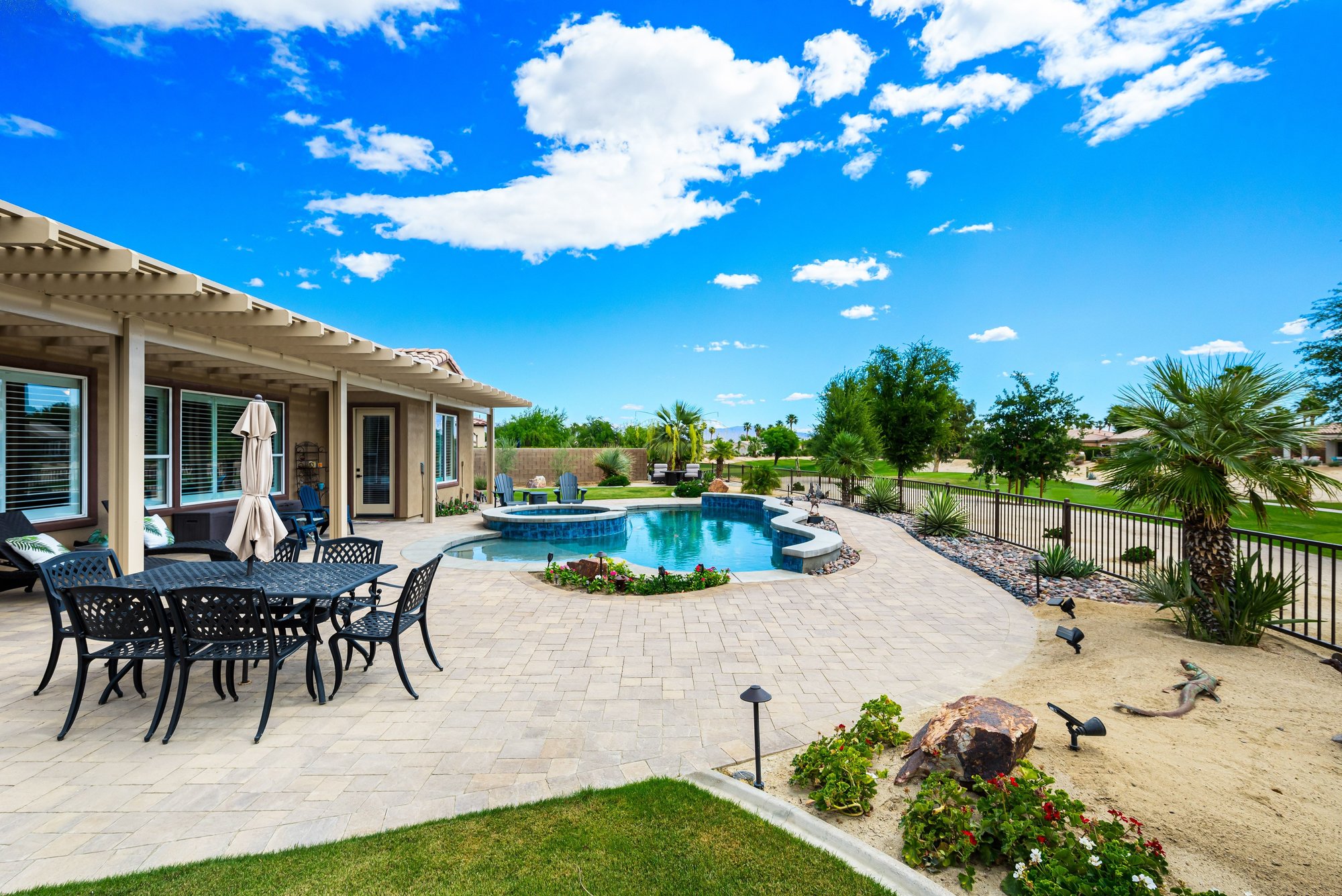  Sunshine, Fairways, Pool, and Mountain Views - 物件實景