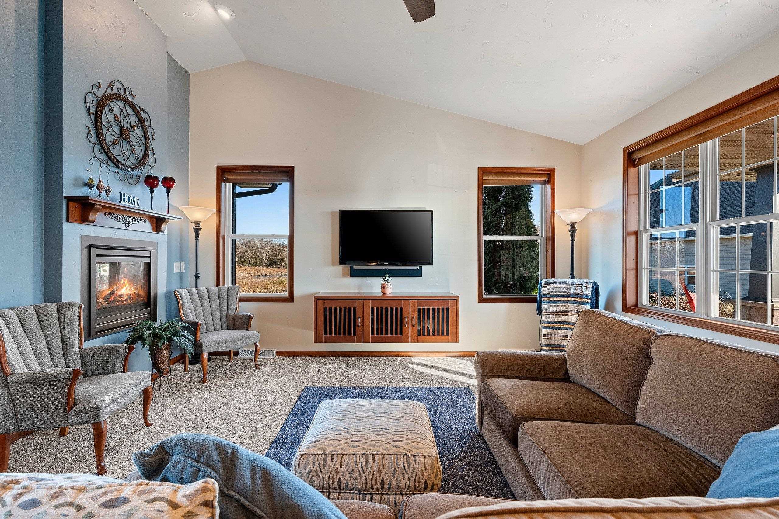 NEENAH, Wisconsin, 54956, United States, 3 Bedrooms Bedrooms, ,3 BathroomsBathrooms,Residential,For Sale,1986561