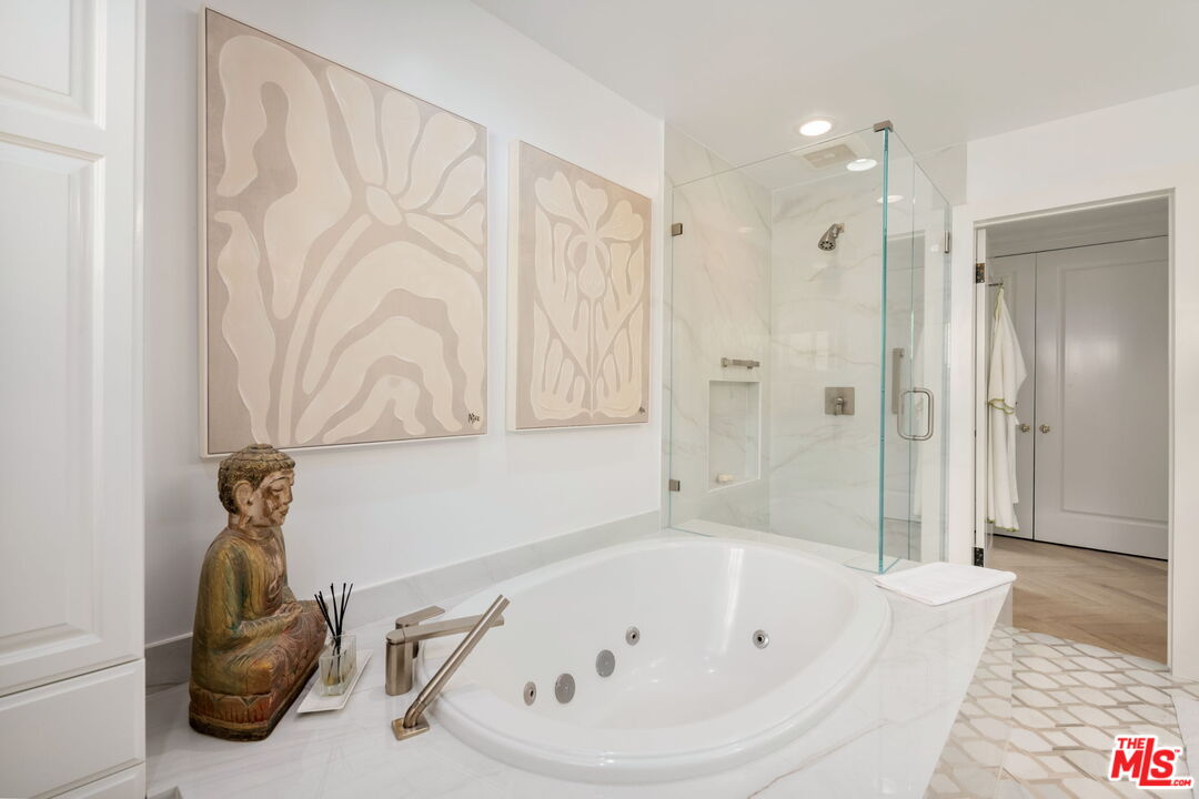 Los Angeles, California, 90049, United States, 4 Bedrooms Bedrooms, ,1 BathroomBathrooms,Residential,For Sale,1991602