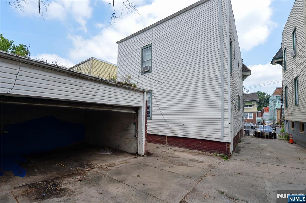 Irvington, New Jersey, 07111, United States, 5 Bedrooms Bedrooms, ,3 BathroomsBathrooms,Residential,For Sale,1885475