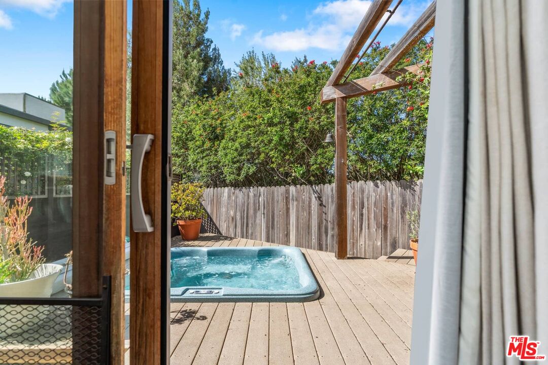 Malibu, California, 90265, United States, 3 Bedrooms Bedrooms, ,2 BathroomsBathrooms,Residential,For Sale,1795303