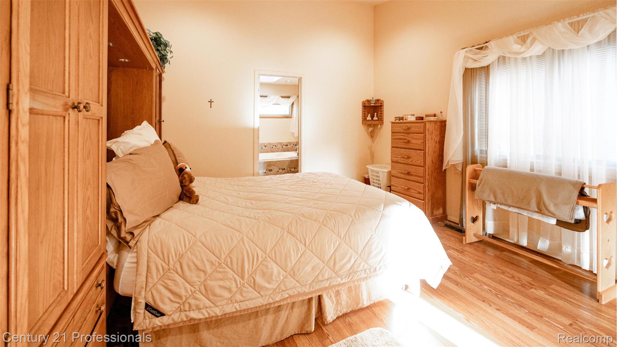 RochesterHills, Michigan, 48309, United States, 4 Bedrooms Bedrooms, ,4 BathroomsBathrooms,Residential,For Sale,1980404