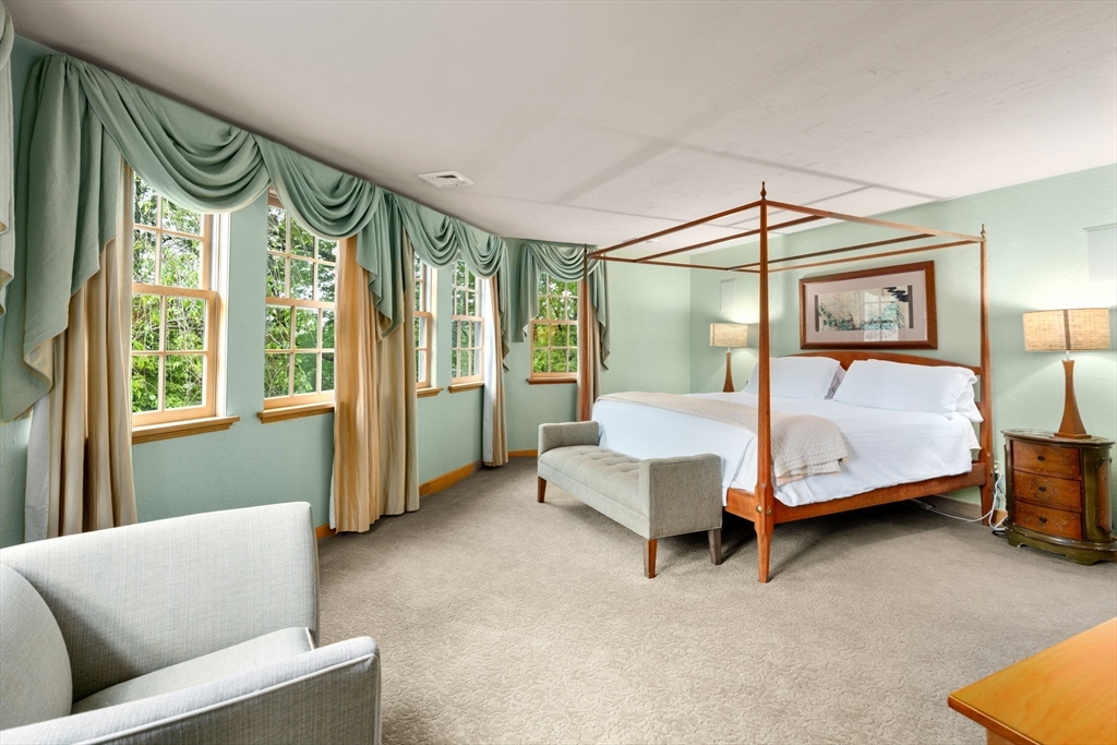 Newton, Massachusetts, 02467, United States, 5 Bedrooms Bedrooms, ,6 BathroomsBathrooms,Residential,For Sale,1807148
