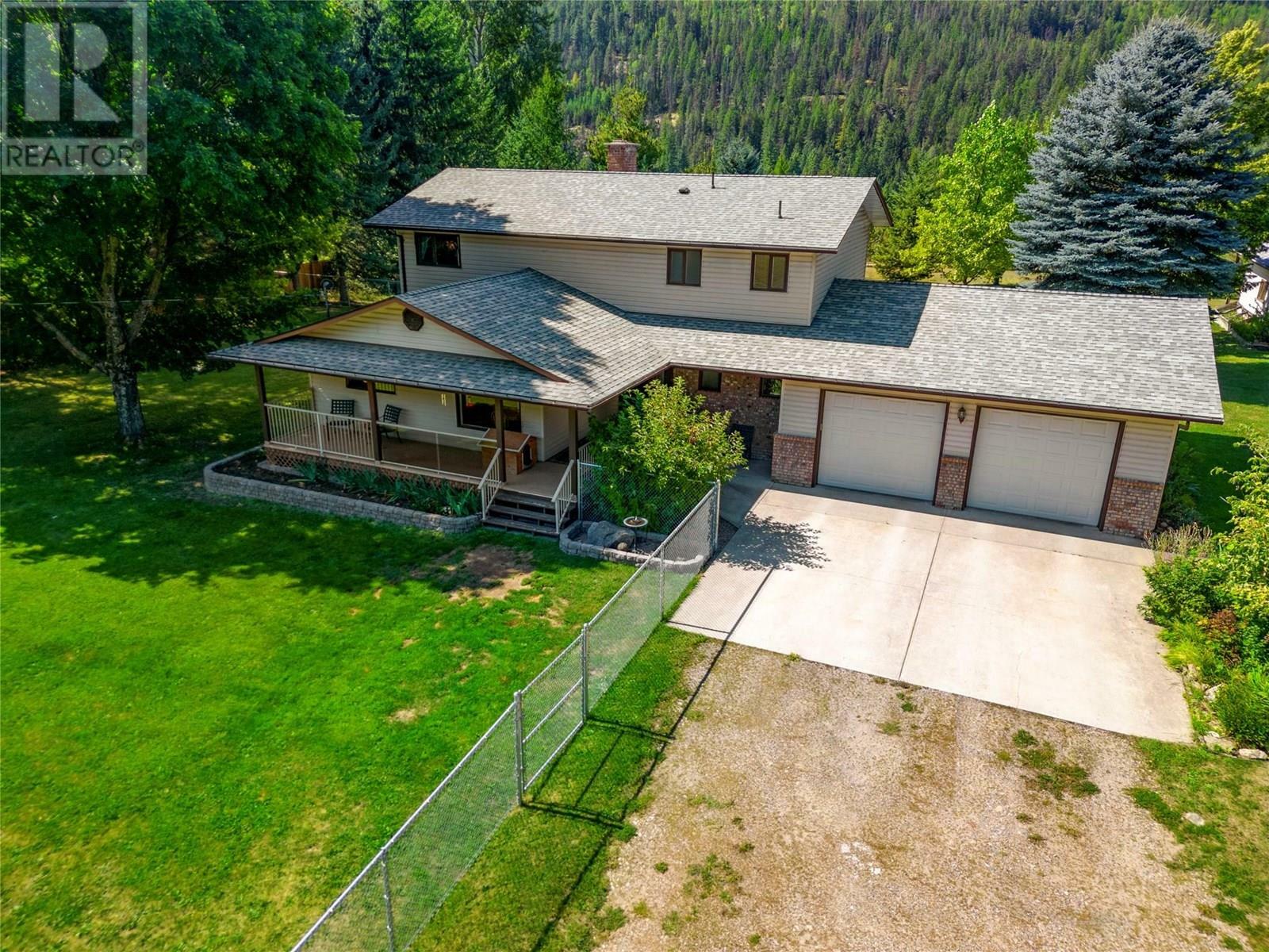 CASTLEGAR, British Columbia, V1N 4S6, CA, 4 Bedrooms Bedrooms, ,3 BathroomsBathrooms,Residential,For Sale,1859816