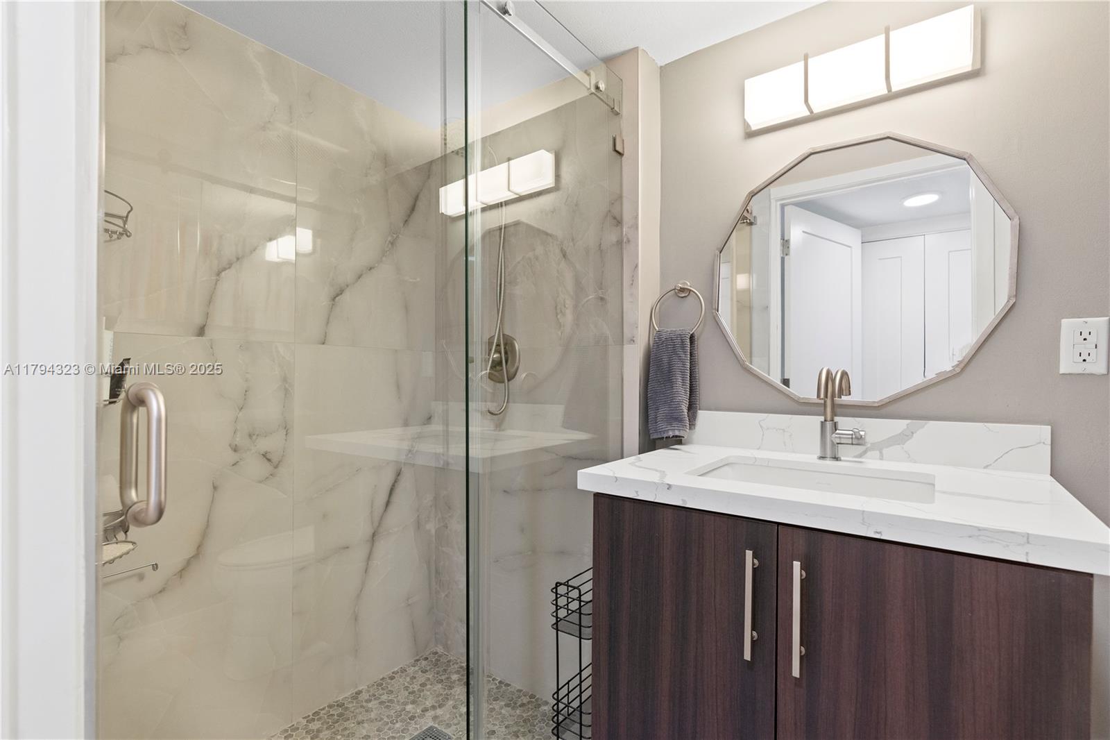 Aventura, Florida, 33180, United States, 2 Bedrooms Bedrooms, ,2 BathroomsBathrooms,Residential,For Sale,1804609