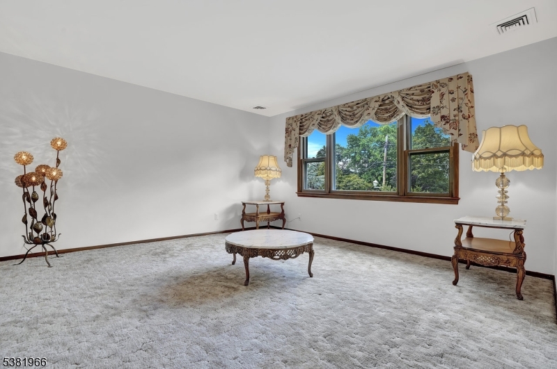 Pequannock Twp., New Jersey, 07444, United States, 3 Bedrooms Bedrooms, ,2 BathroomsBathrooms,Residential,For Sale,1934340