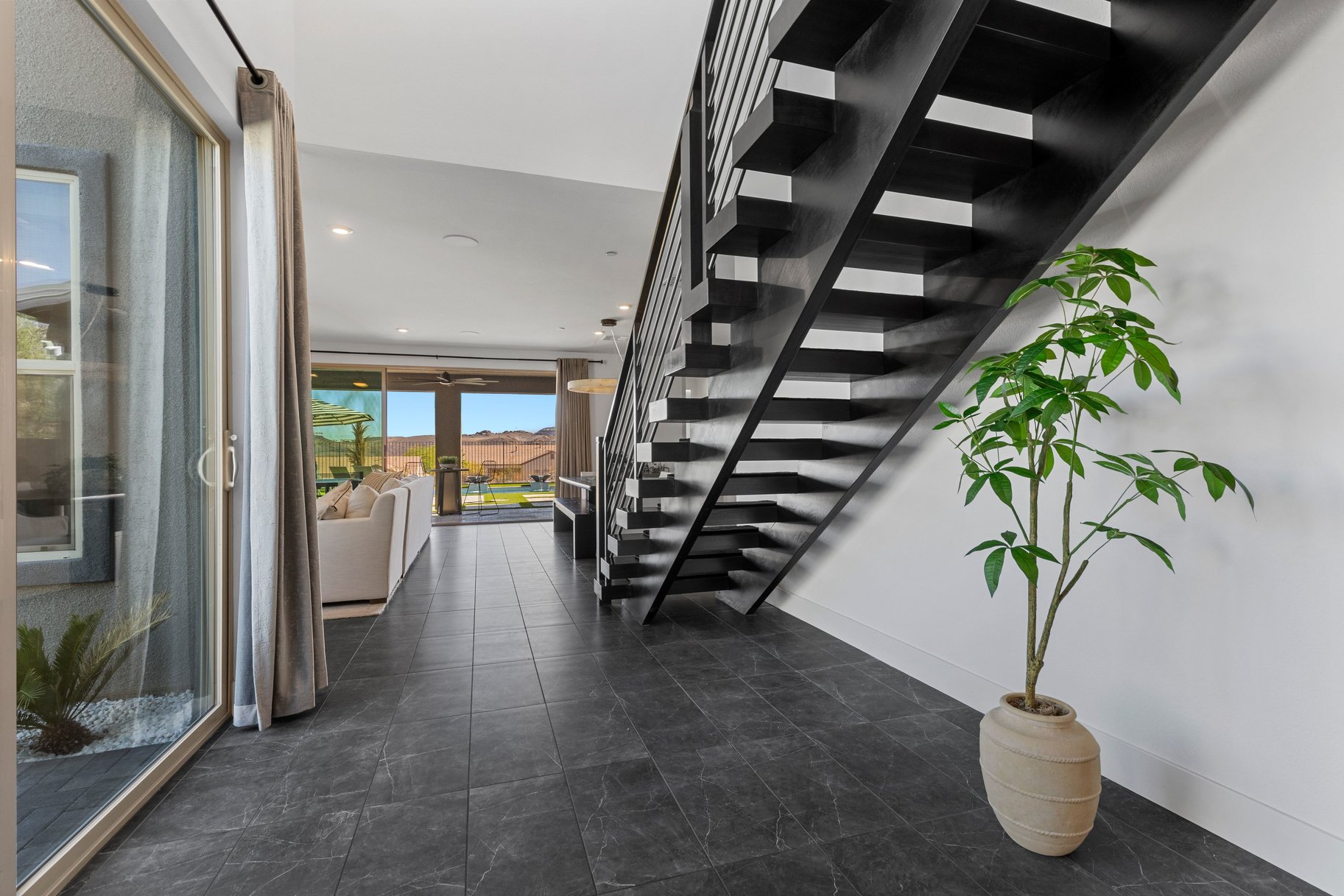  Mountainside Henderson Retreat with Strip Views & Resort-Style Backyard - 物件實景