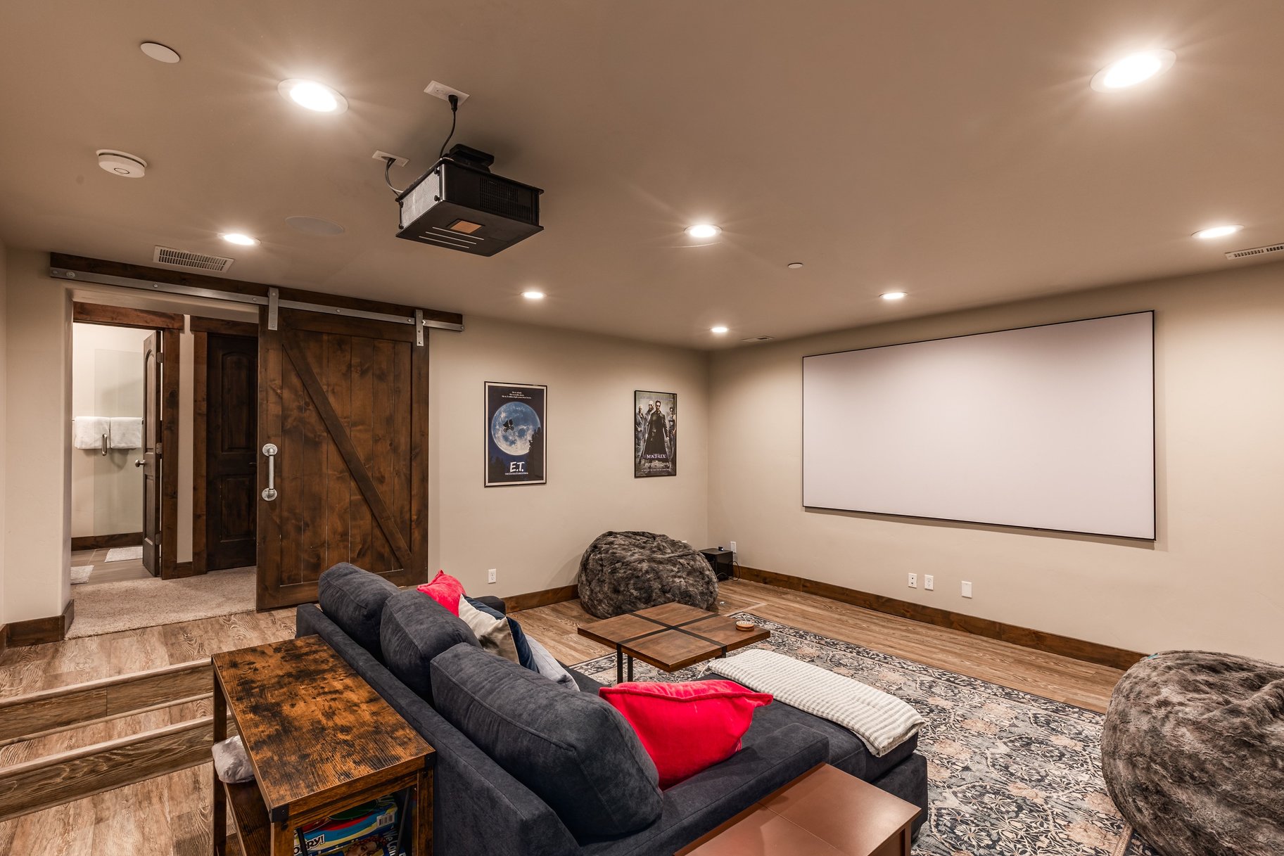 Stunning End-Unit Townhome With Loads of Natural Light - 物件實景