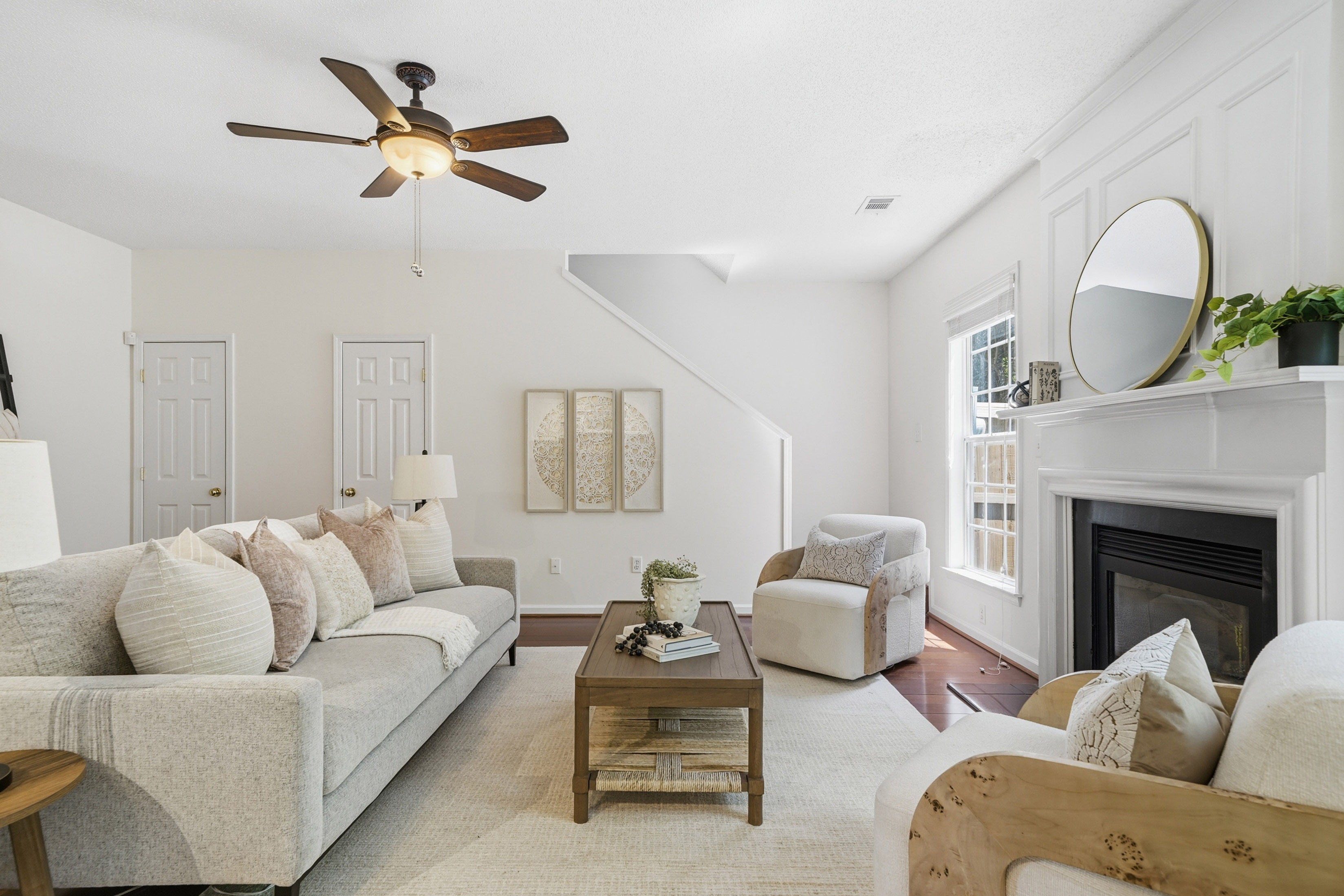  Beautifully Maintained Townhome in Sought-After Creekside at Mansell - 物件實景