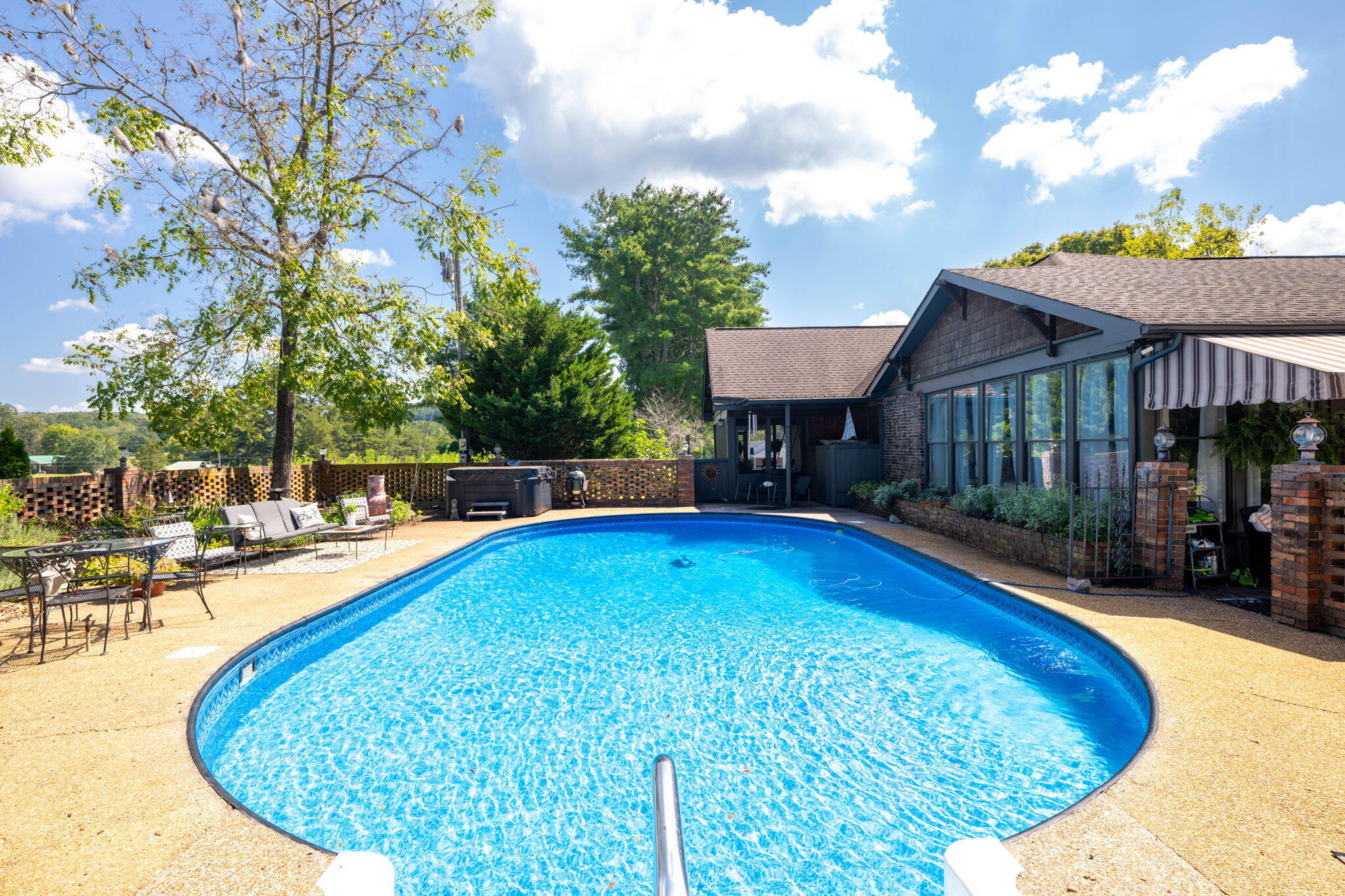Harrison, Tennessee, 37341, United States, 4 Bedrooms Bedrooms, ,4 BathroomsBathrooms,Residential,For Sale,1951177