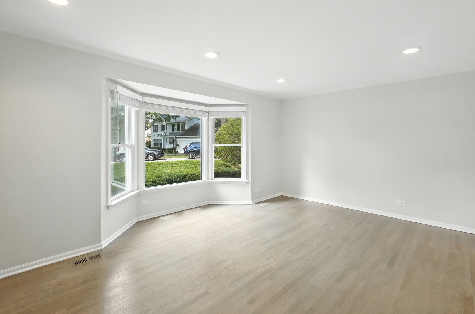 Deerfield, Illinois, 60015, United States, 4 Bedrooms Bedrooms, ,3 BathroomsBathrooms,Residential,For Sale,1933252