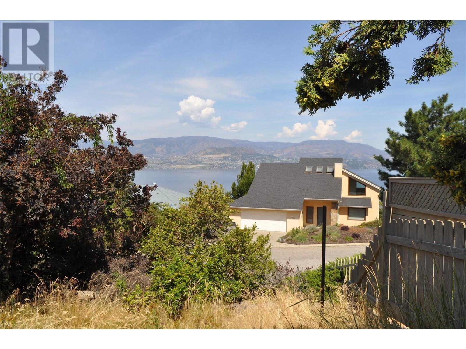 KELOWNA, British Columbia, V1W 4K4, CA, 3 Bedrooms Bedrooms, ,3 BathroomsBathrooms,Residential,For Sale,1906808