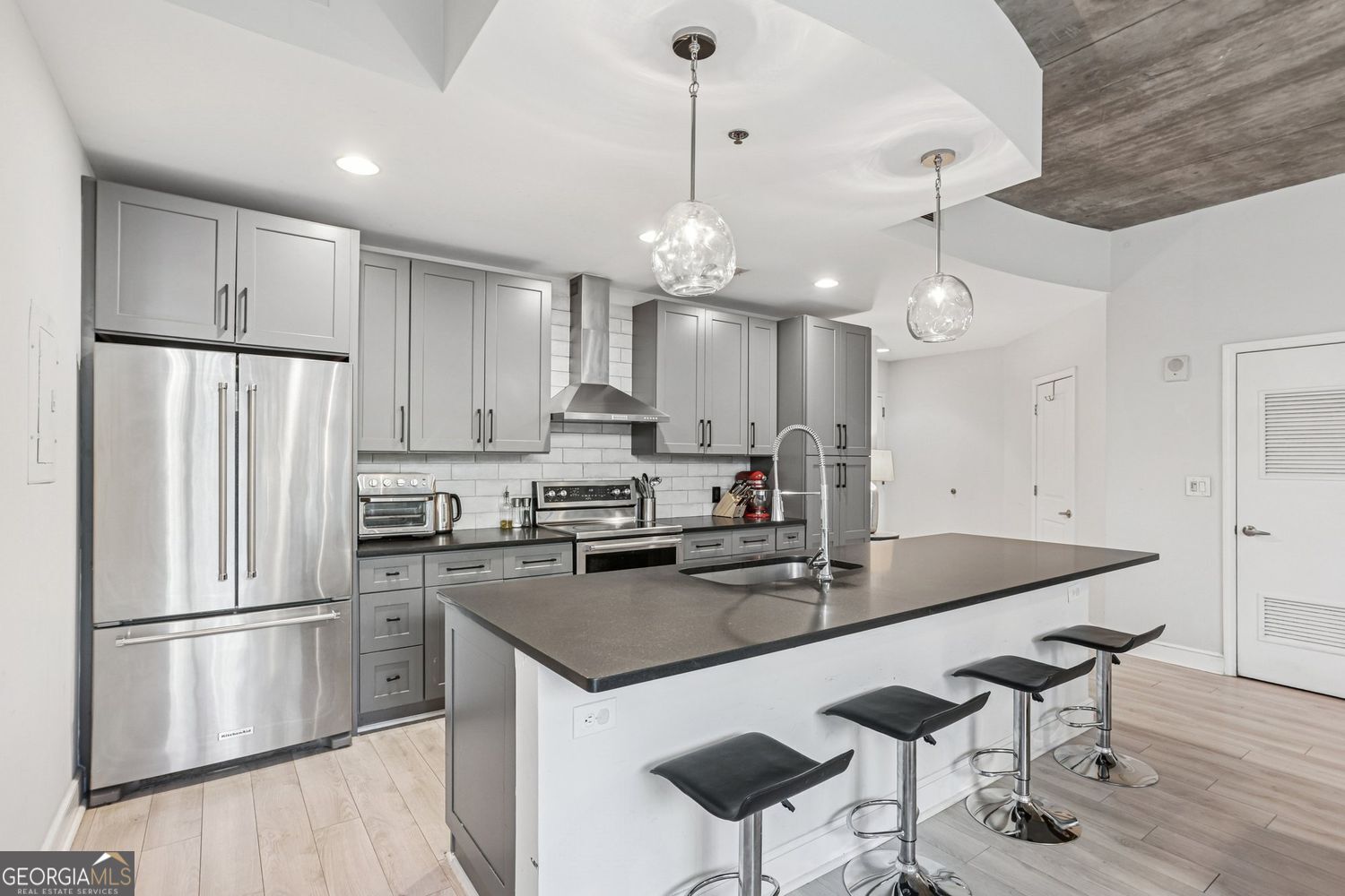 Atlanta, Georgia, 30309, United States, 2 Bedrooms Bedrooms, ,2 BathroomsBathrooms,Residential,For Sale,1964227