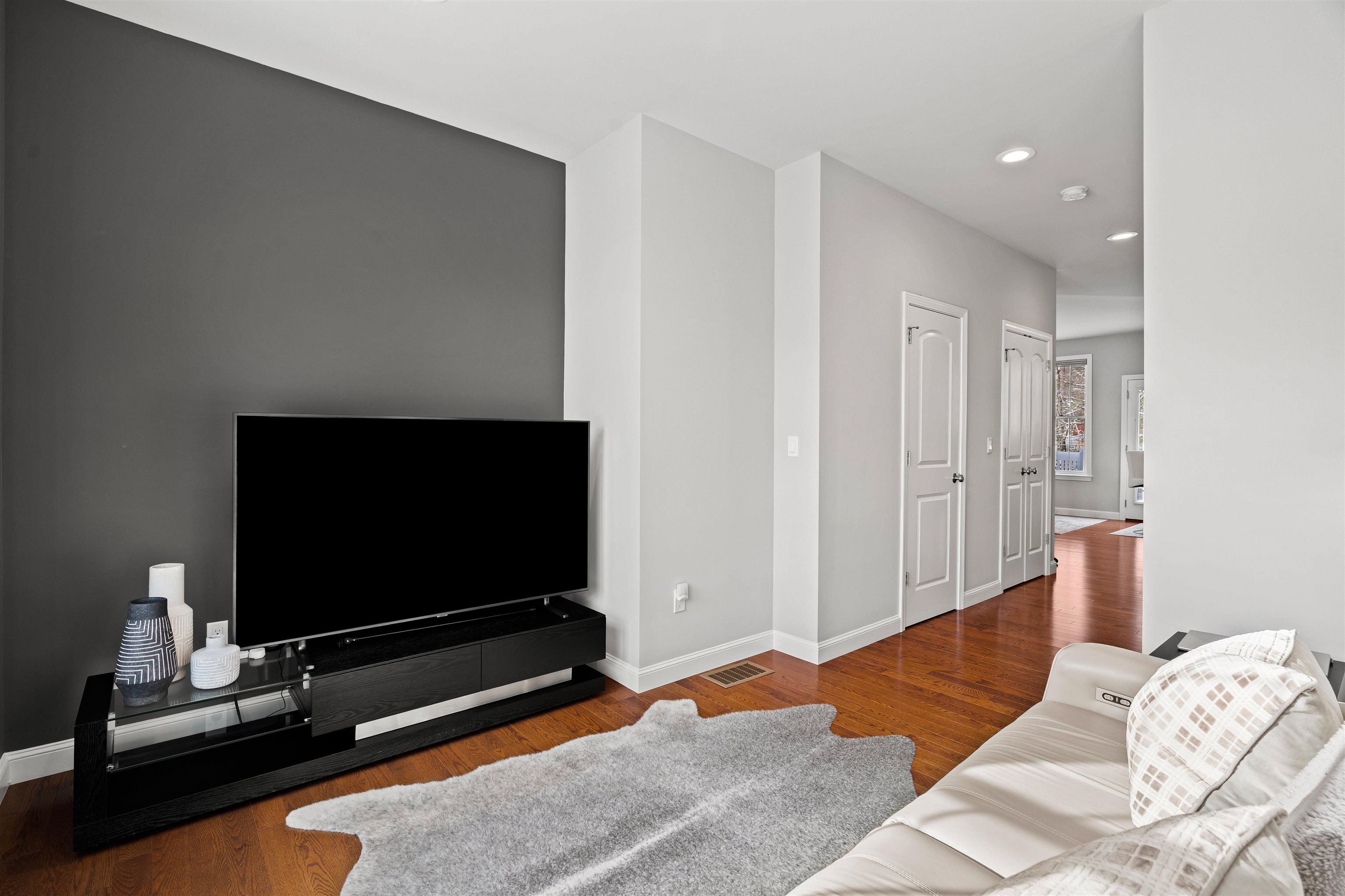 Manchester, New Hampshire, 03102, United States, 3 Bedrooms Bedrooms, ,3 BathroomsBathrooms,Residential,For Sale,2003193