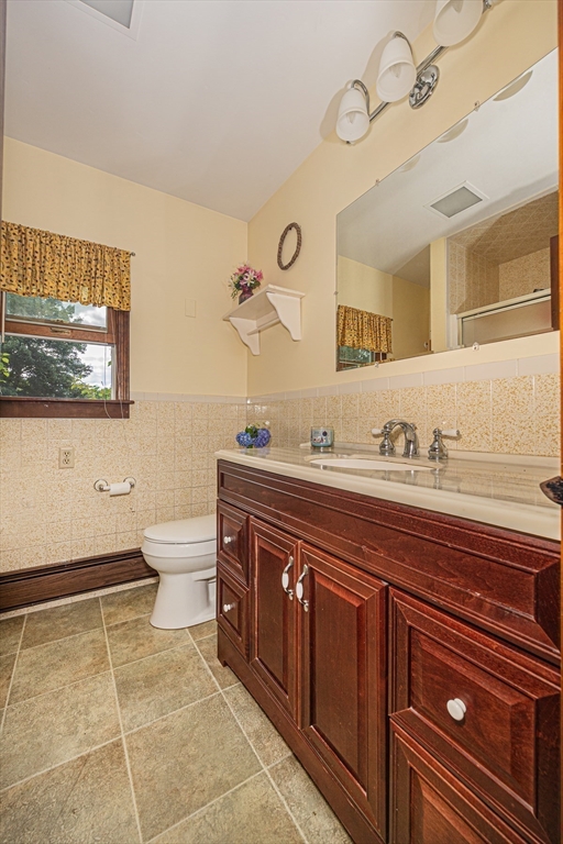Rochester, Massachusetts, 02770, United States, 3 Bedrooms Bedrooms, ,2 BathroomsBathrooms,Residential,For Sale,1902514