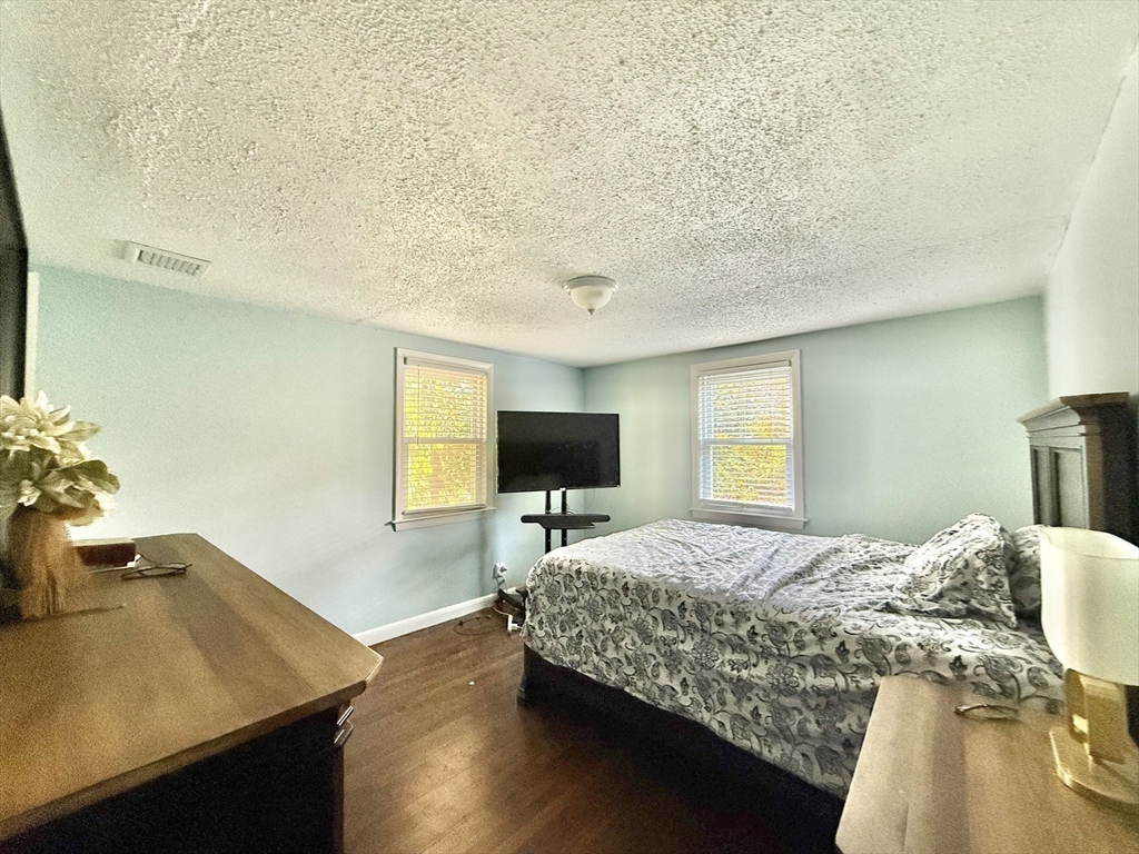 Stoughton, Massachusetts, 02072, United States, 3 Bedrooms Bedrooms, ,1 BathroomBathrooms,Residential,For Sale,1978457