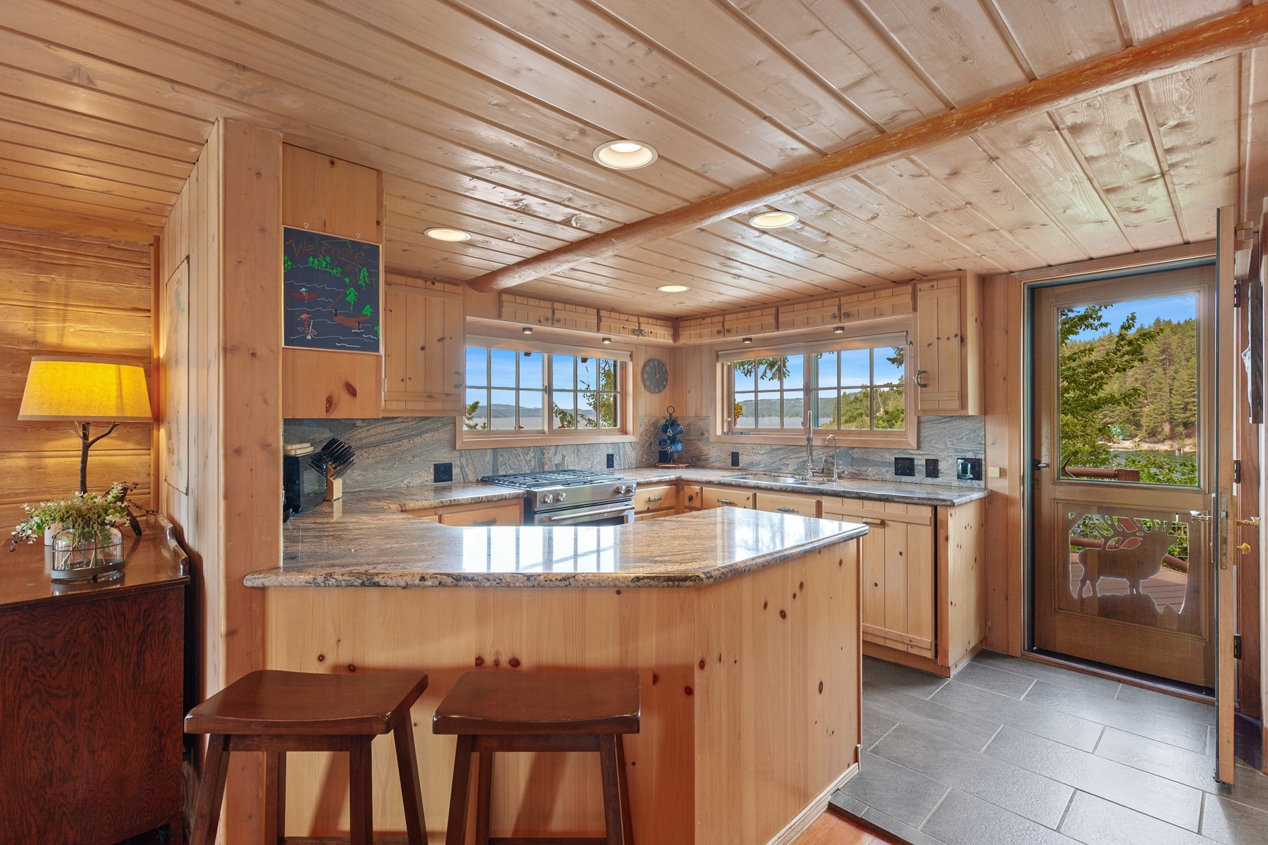  Captivating Upscale Log Lakefront Retreat - 物件實景