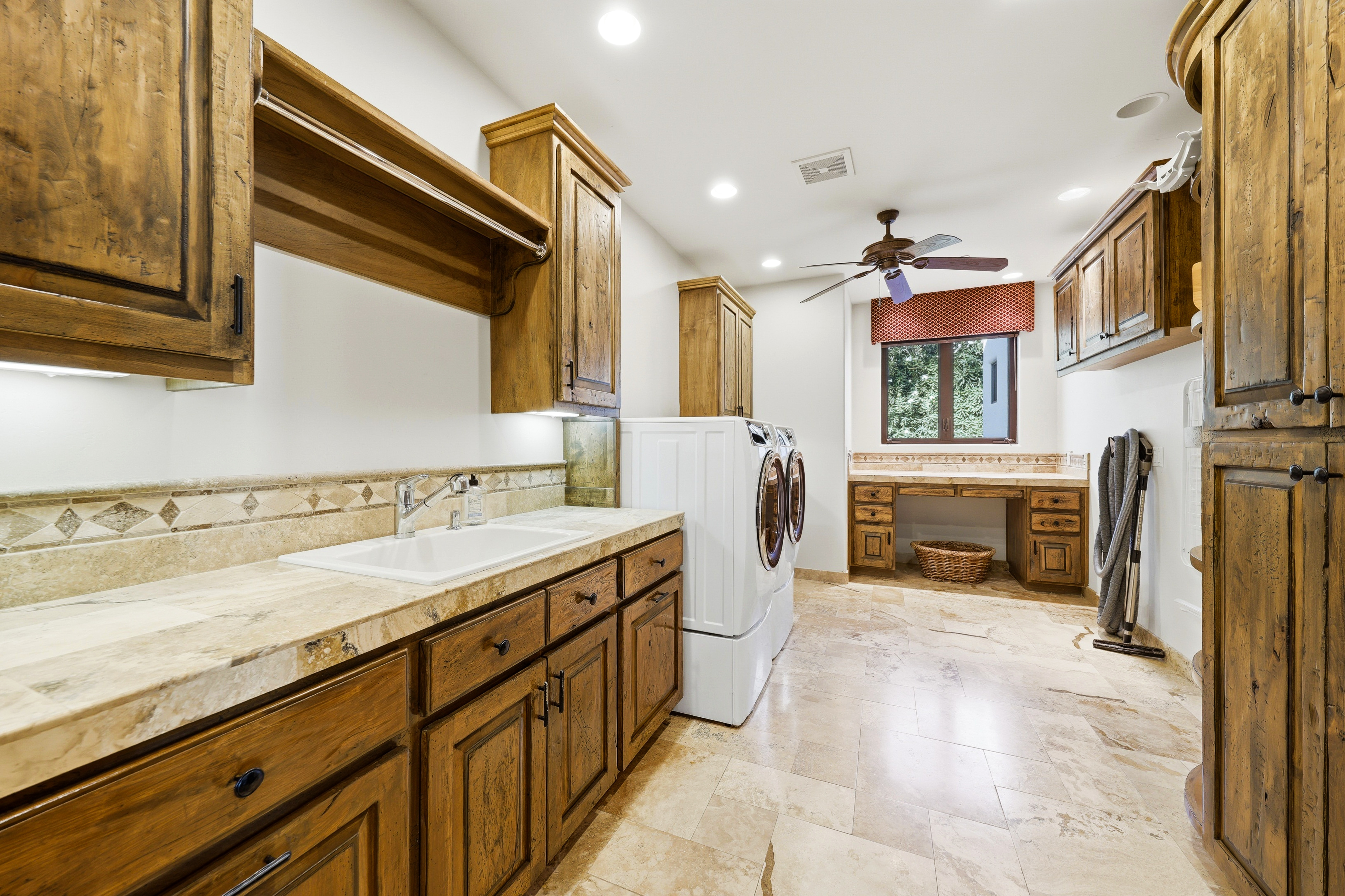  7035 E Berneil Drive  Paradise Valley, AZ - 物件實景