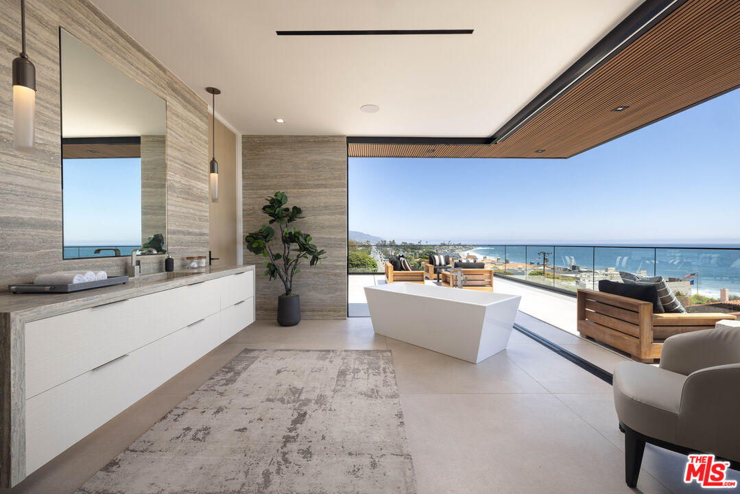 Malibu, California, 90265, United States, 5 Bedrooms Bedrooms, ,10 BathroomsBathrooms,Residential,For Sale,1707540