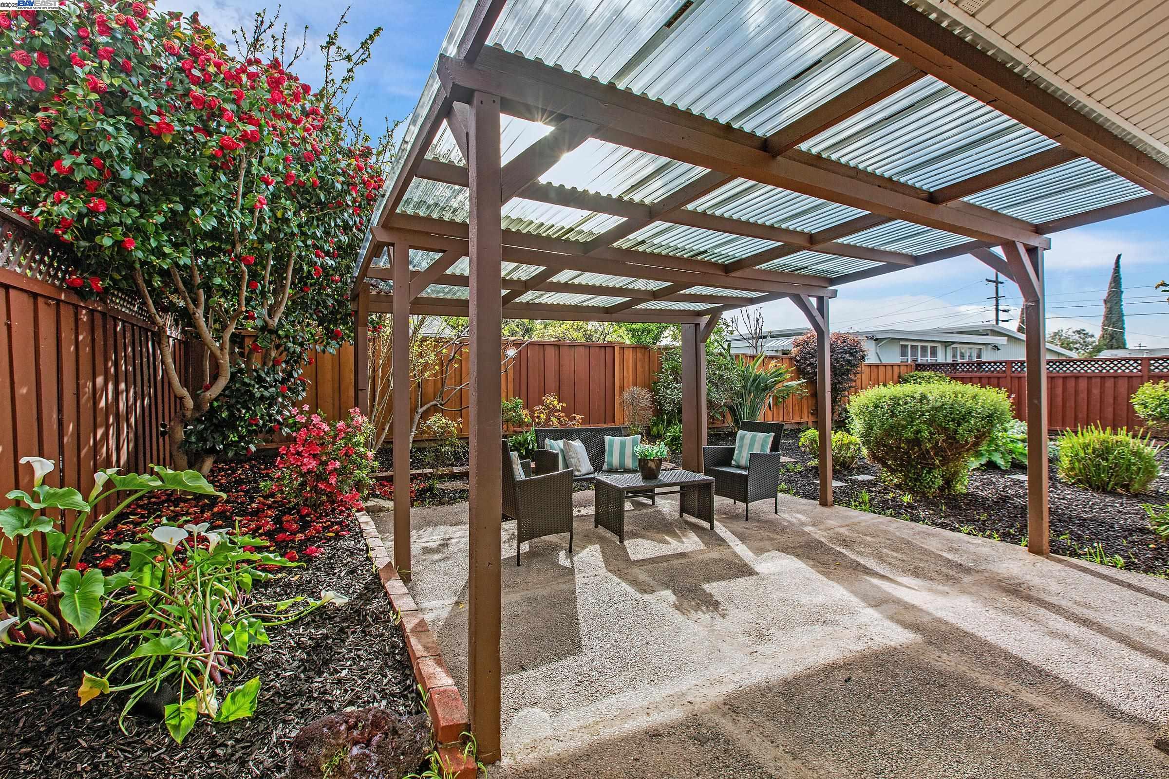 Hayward, California, 94544, United States, 6 Bedrooms Bedrooms, ,2 BathroomsBathrooms,Residential,For Sale,1868213