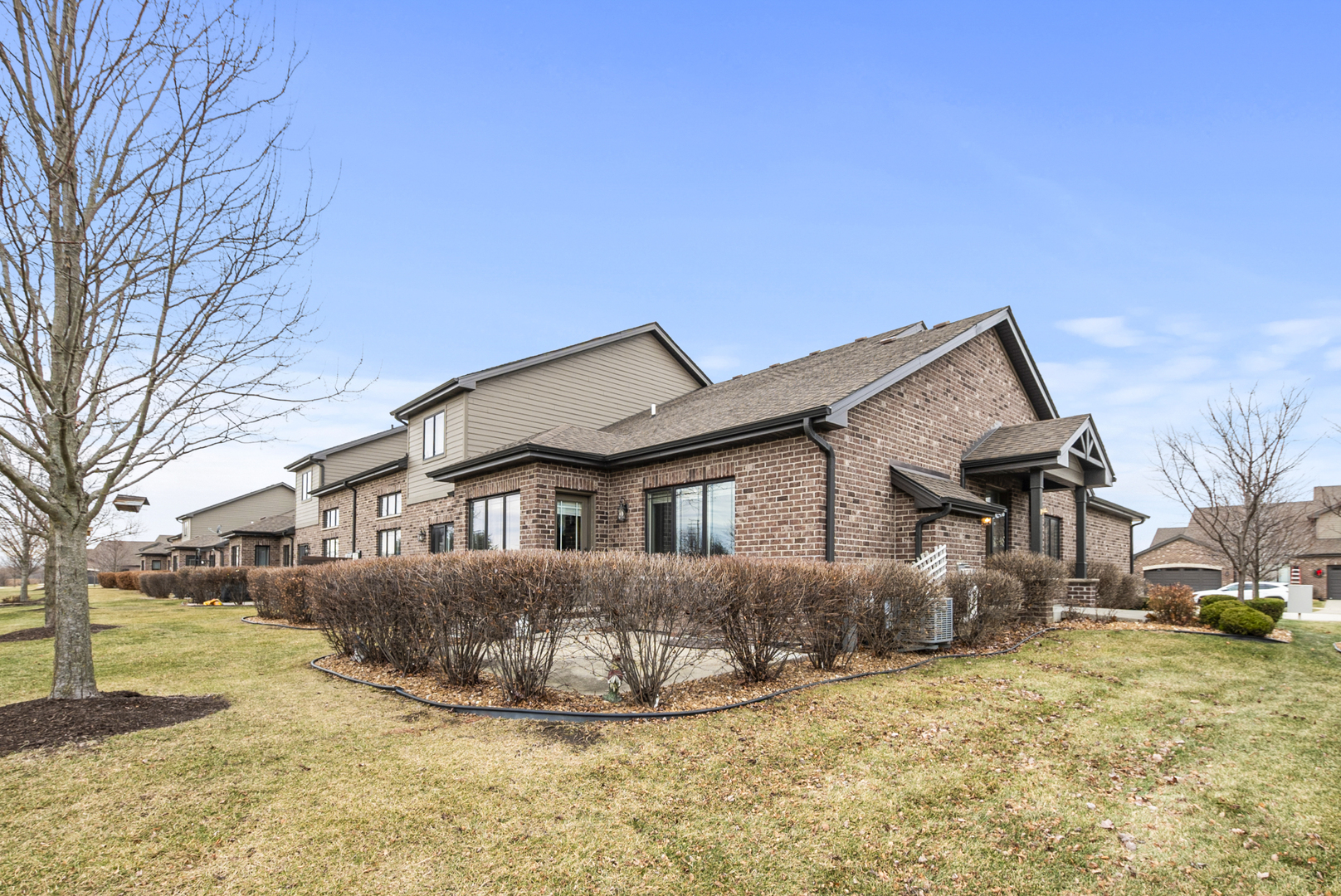 Mokena, Illinois, 60448, United States, 2 Bedrooms Bedrooms, ,3 BathroomsBathrooms,Residential,For Sale,2007532