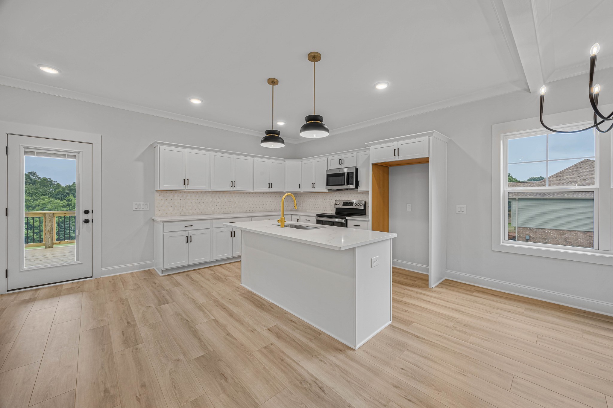 Clarksville, Tennessee, 37040, United States, 4 Bedrooms Bedrooms, ,3 BathroomsBathrooms,Residential,For Sale,1979946