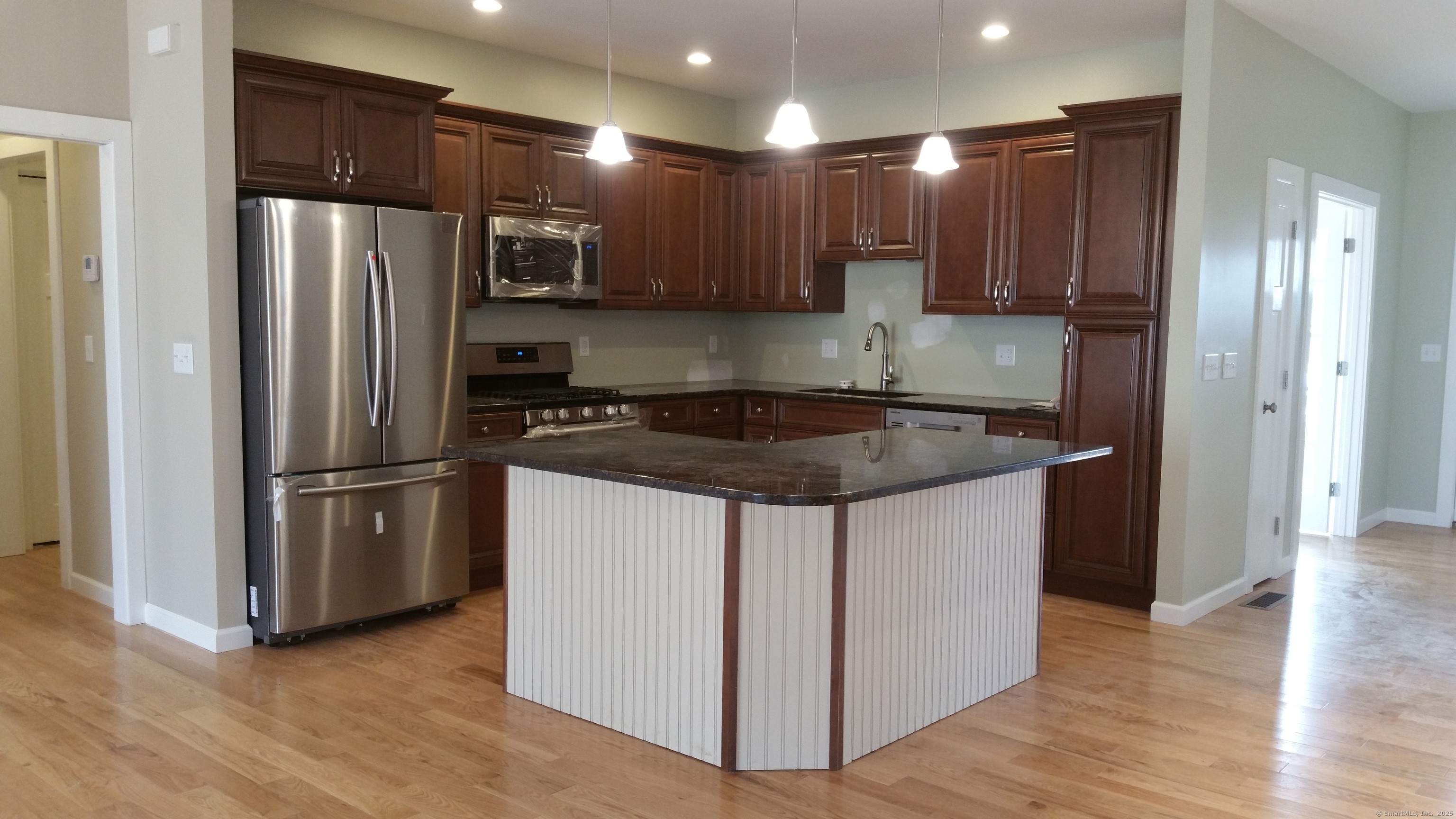 Windsor, Connecticut, 06095, United States, 3 Bedrooms Bedrooms, ,2 BathroomsBathrooms,Residential,For Sale,1939906