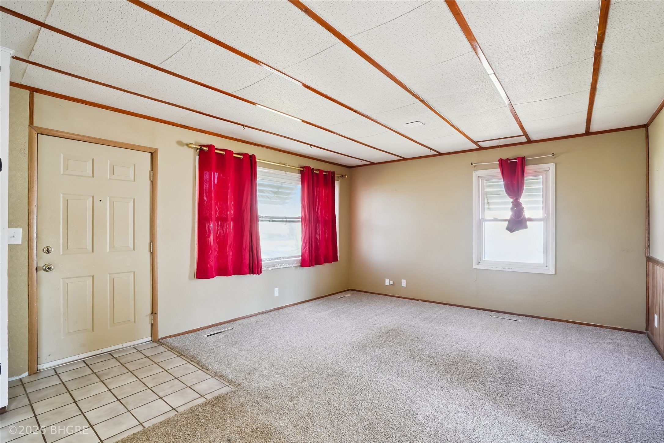 14th Ave, Marshalltown, IA 50158