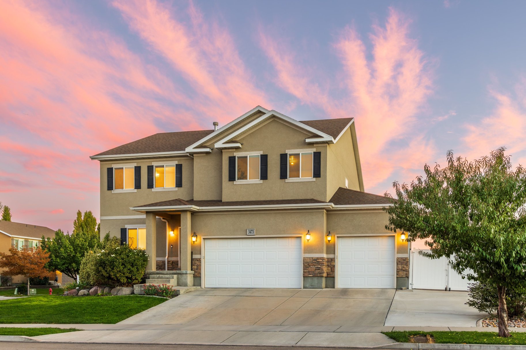 Riverton Corner-Lot Home: 7 Beds, Main-Floor Bedroom, 3-Car Garage & RV Parking - 物件實景