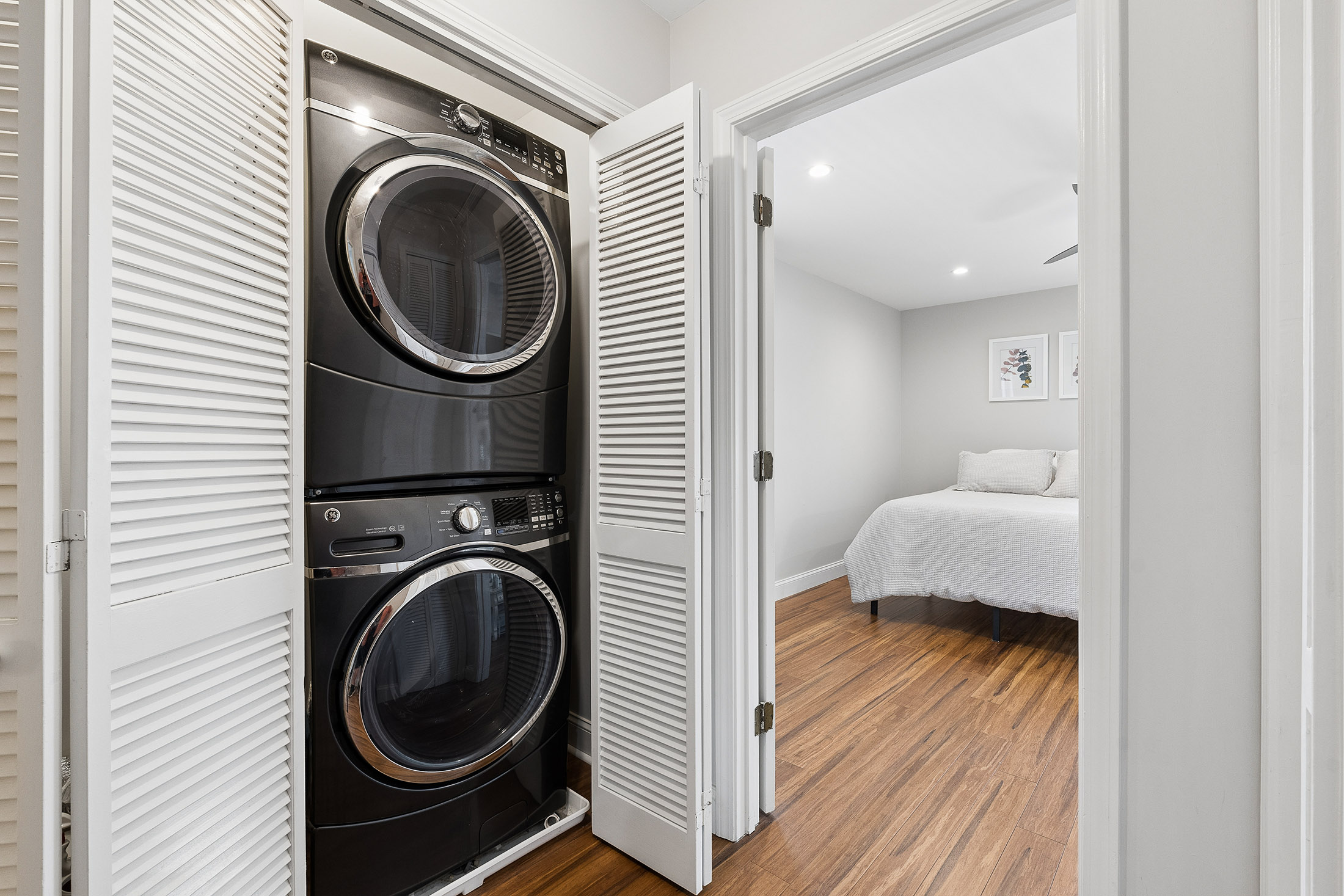  Renovated Move-In Ready End-Unit Townhome - 物件實景