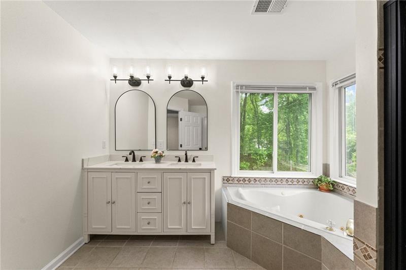 Cumming, Georgia, 30041, United States, 4 Bedrooms Bedrooms, ,3 BathroomsBathrooms,Residential,For Sale,1928883