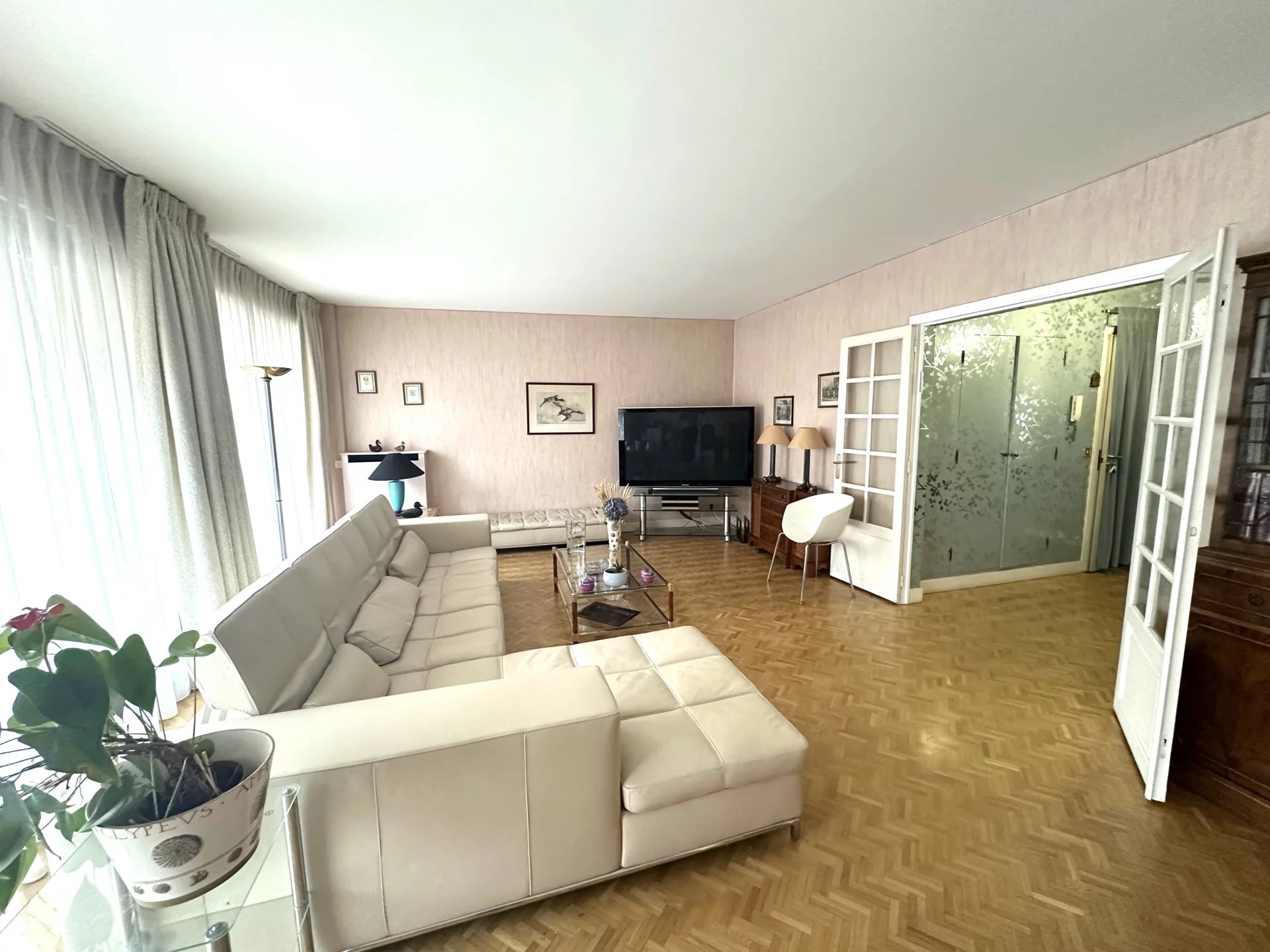 Le Vésinet, Île-de-France, 78110, FR, 3 Bedrooms Bedrooms, ,4 BathroomsBathrooms,Residential,For Sale,1994882