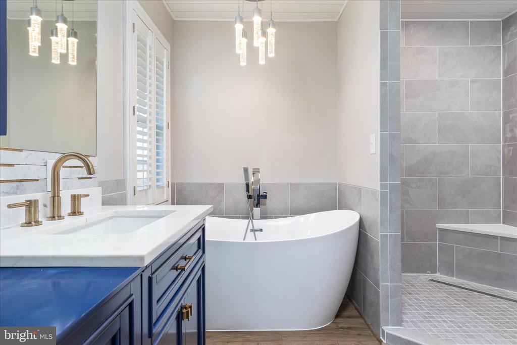 Winchester, Virginia, 22602, United States, 5 Bedrooms Bedrooms, ,5 BathroomsBathrooms,Residential,For Sale,2039774