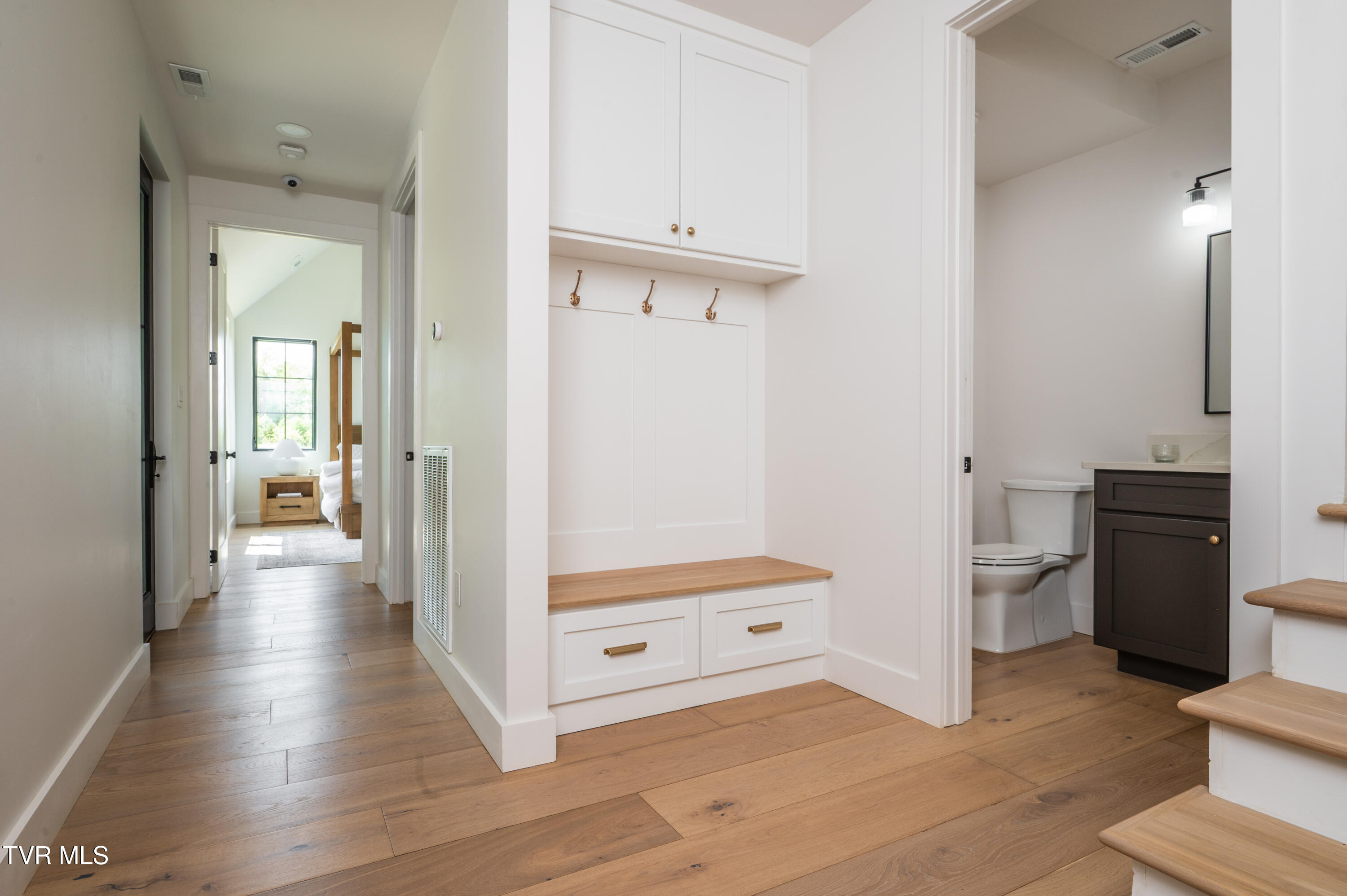 Kingsport, Tennessee, 37664, United States, 4 Bedrooms Bedrooms, ,4 BathroomsBathrooms,Residential,For Sale,1981214