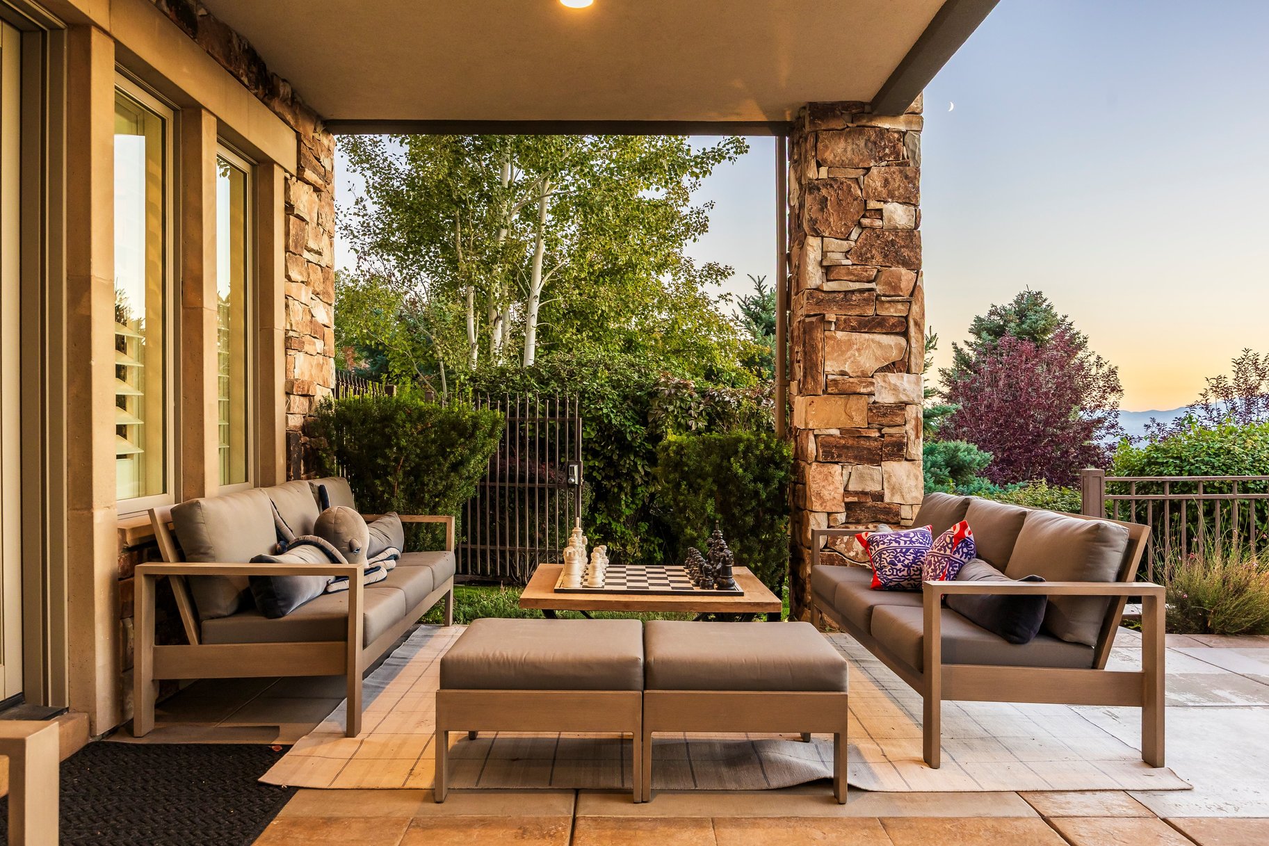  Timeless East Bench Craftsman Estate with Gated Entry, Expansive Light and Views - 物件實景