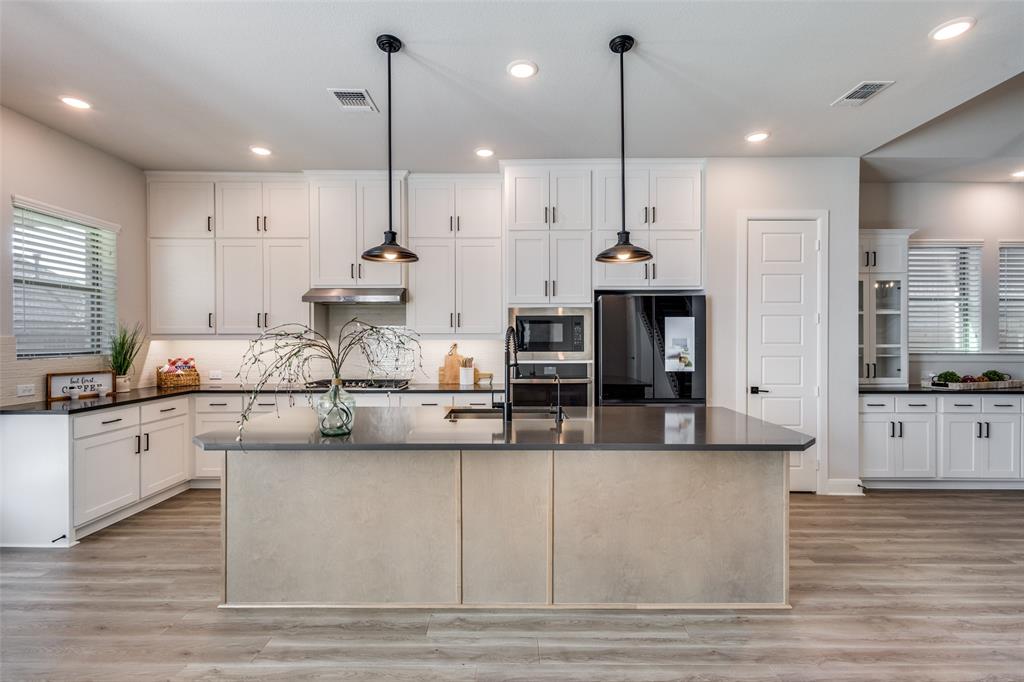 Celina, Texas, 75009, United States, 4 Bedrooms Bedrooms, ,4 BathroomsBathrooms,Residential,For Sale,1991907