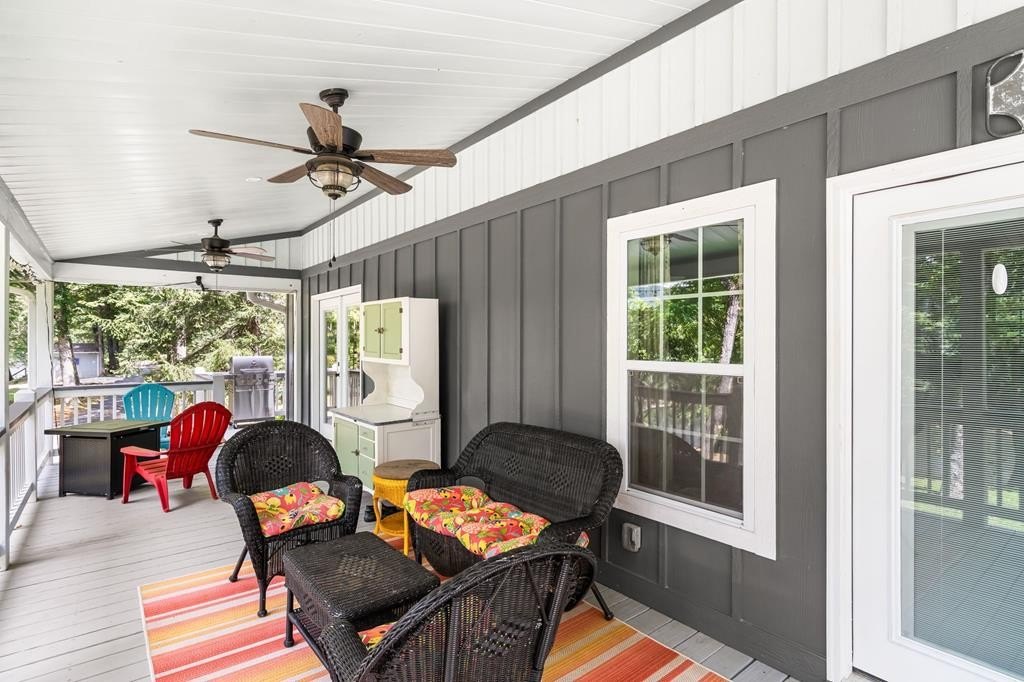 Murphy, North Carolina, 28906, United States, 2 Bedrooms Bedrooms, ,2 BathroomsBathrooms,Residential,For Sale,1976149